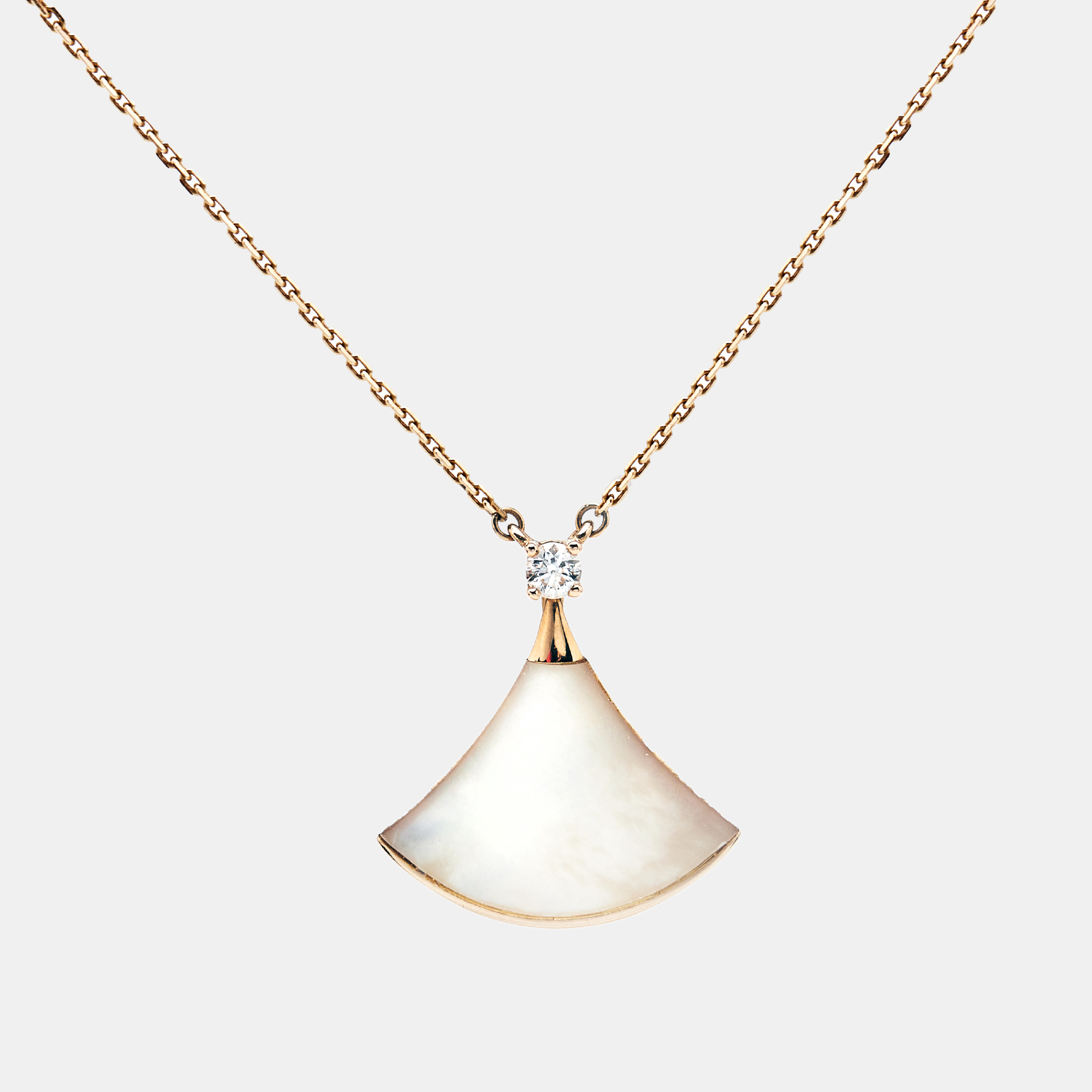 Bvlgari Divas' Dream Mother of Pearl Diamond 18k Rose Gold Necklace
Bvlgari Divas' Dream Mother of Pearl Diamond 18k Rose Gold Necklace