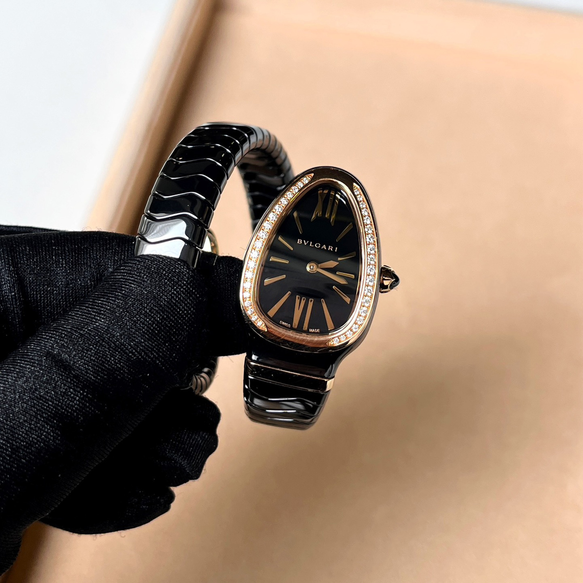 Bvlgari Black Diamond Ceramic Serpenti 102532 Quartz Women's Wristwatch 35 mm
Bvlgari Black Diamond Ceramic Serpenti 102532 Quartz Women's Wristwatch 35 mm