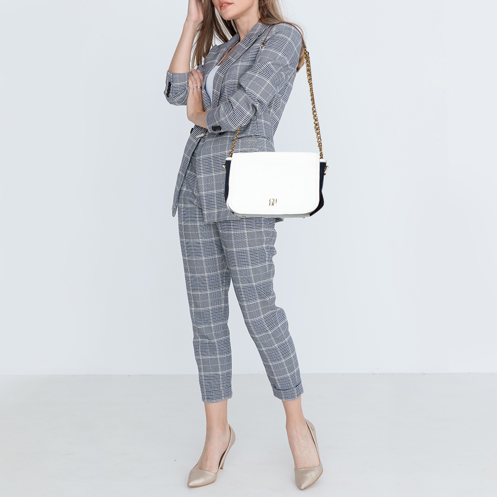 Carolina Herrera White/Navy Blue Leather and Suede Chain Flap Shoulder Bag
Carolina Herrera White/Navy Blue Leather and Suede Chain Flap Shoulder Bag