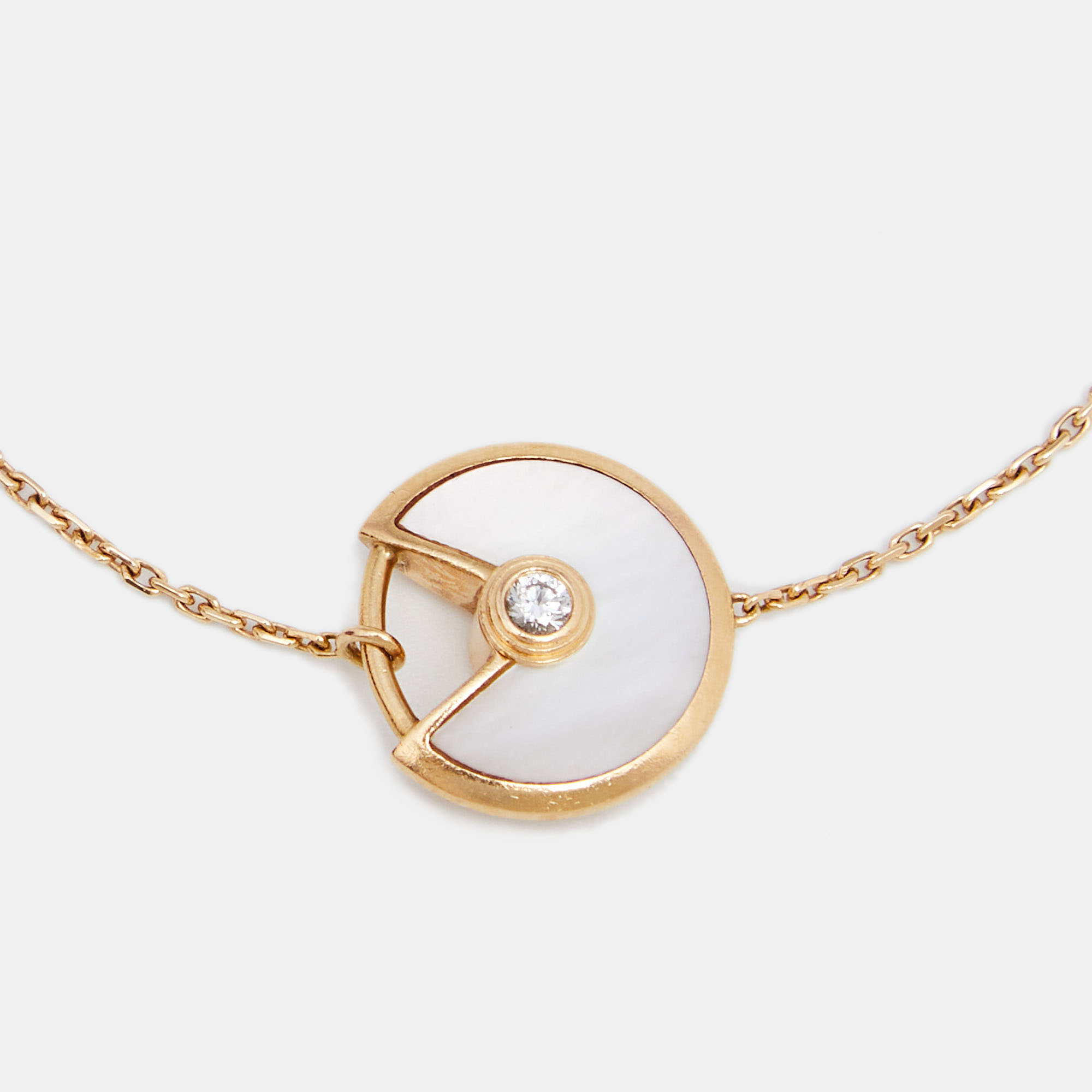 Cartier Amulette de Cartier Mother of Pearl Diamond 18K Yellow Gold Model Bracelet
Cartier Amulette de Cartier Mother of Pearl Diamond 18K Yellow Gold Model Bracelet