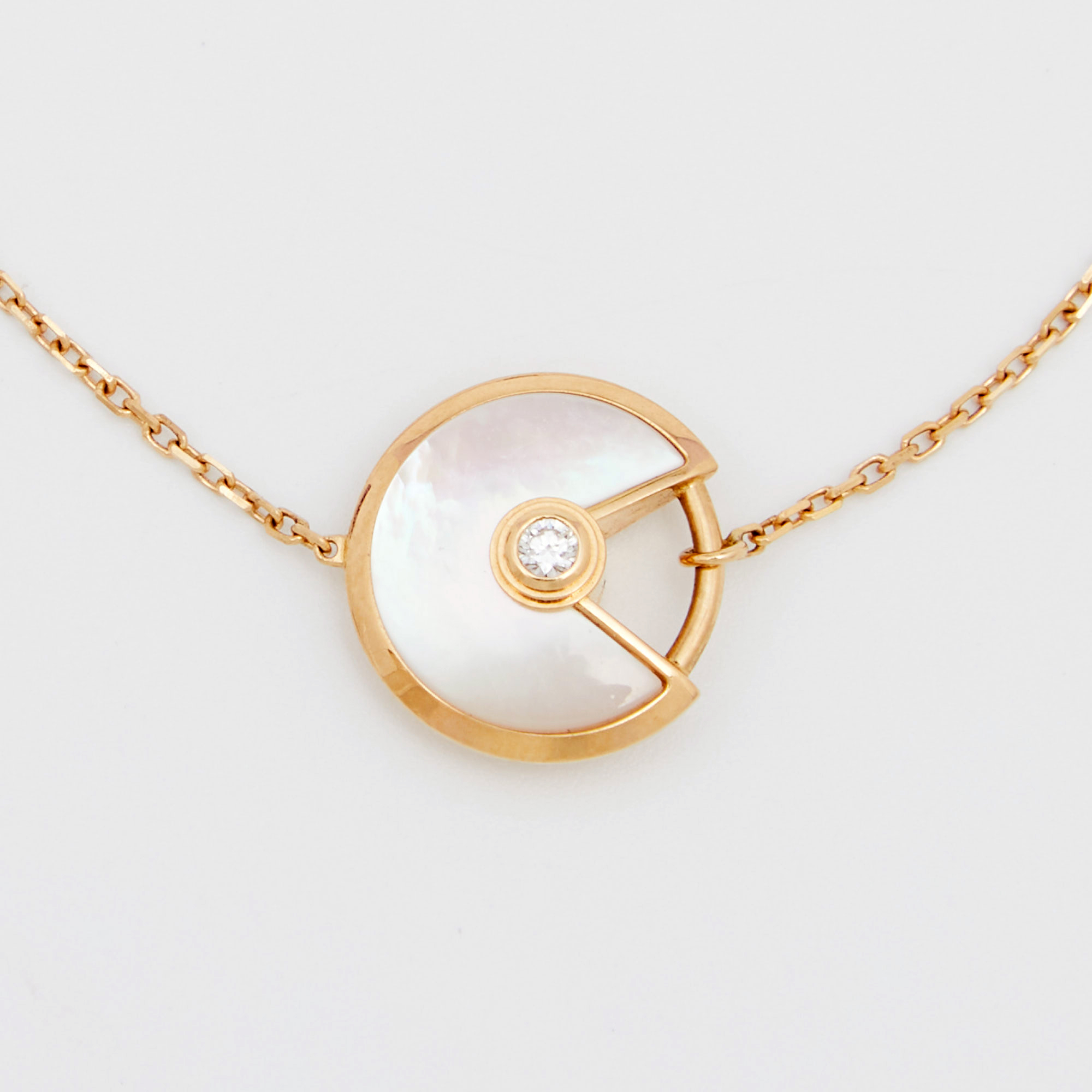 Cartier Amulette De Cartier Mother of Pearl Diamond 18k Yellow Gold Model Bracelet
Cartier Amulette De Cartier Mother of Pearl Diamond 18k Yellow Gold Model Bracelet