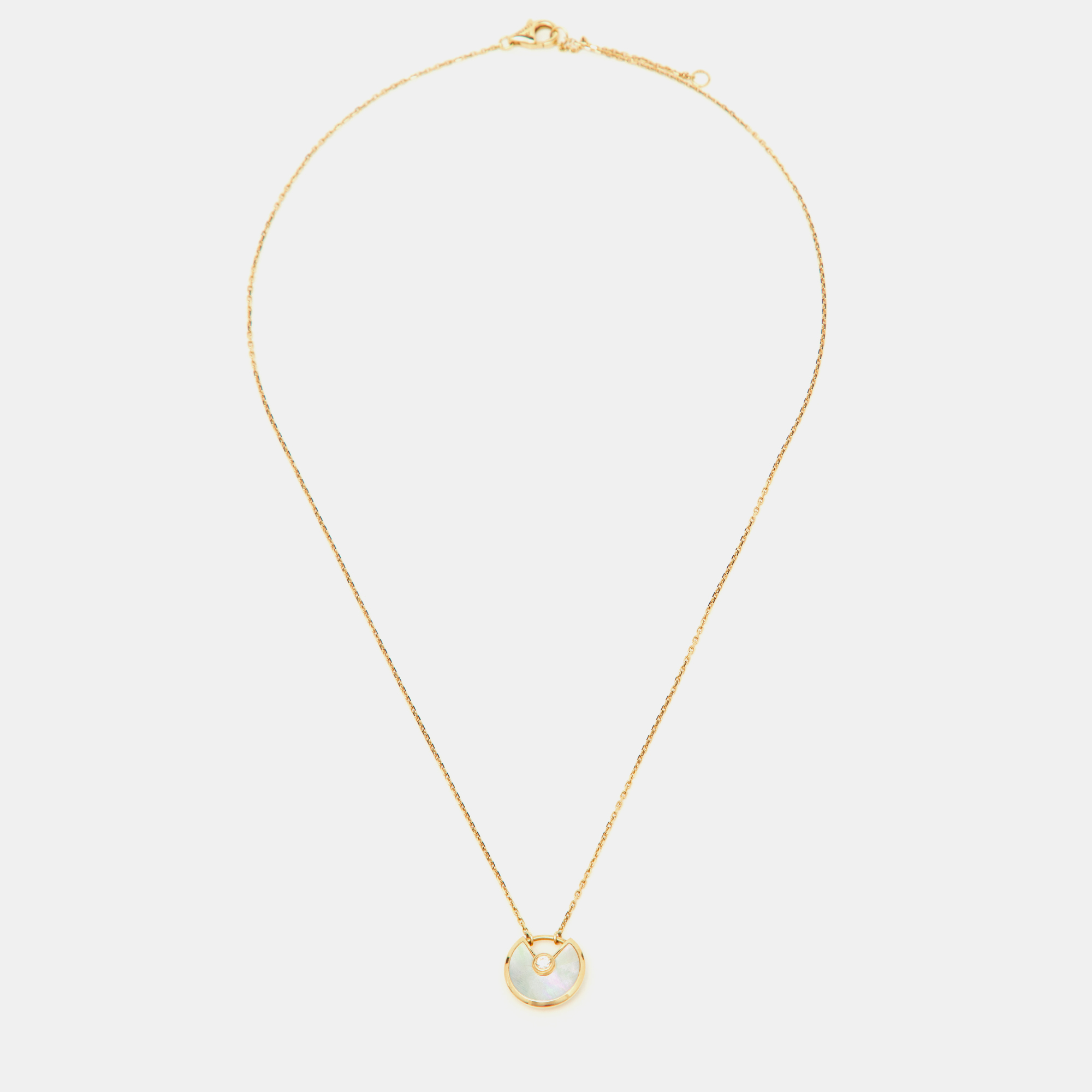 Cartier Amulette de Cartier Diamond Mother of Pearl 18K Yellow Gold Necklace
Cartier Amulette de Cartier Diamond Mother of Pearl 18K Yellow Gold Necklace
