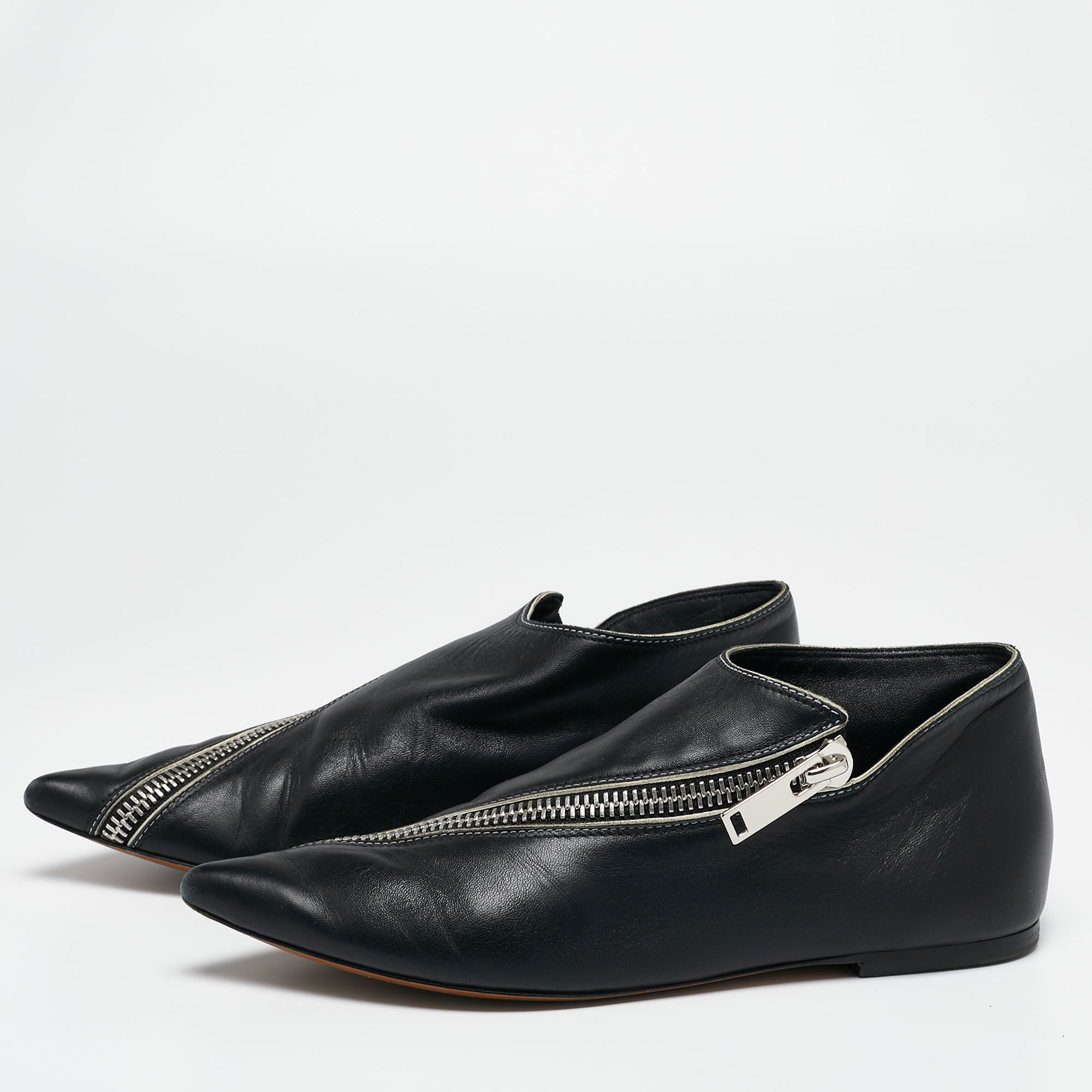 Celine Black Leather V Neck Pointed Toe Flats Size
Celine Black Leather V Neck Pointed Toe Flats Size