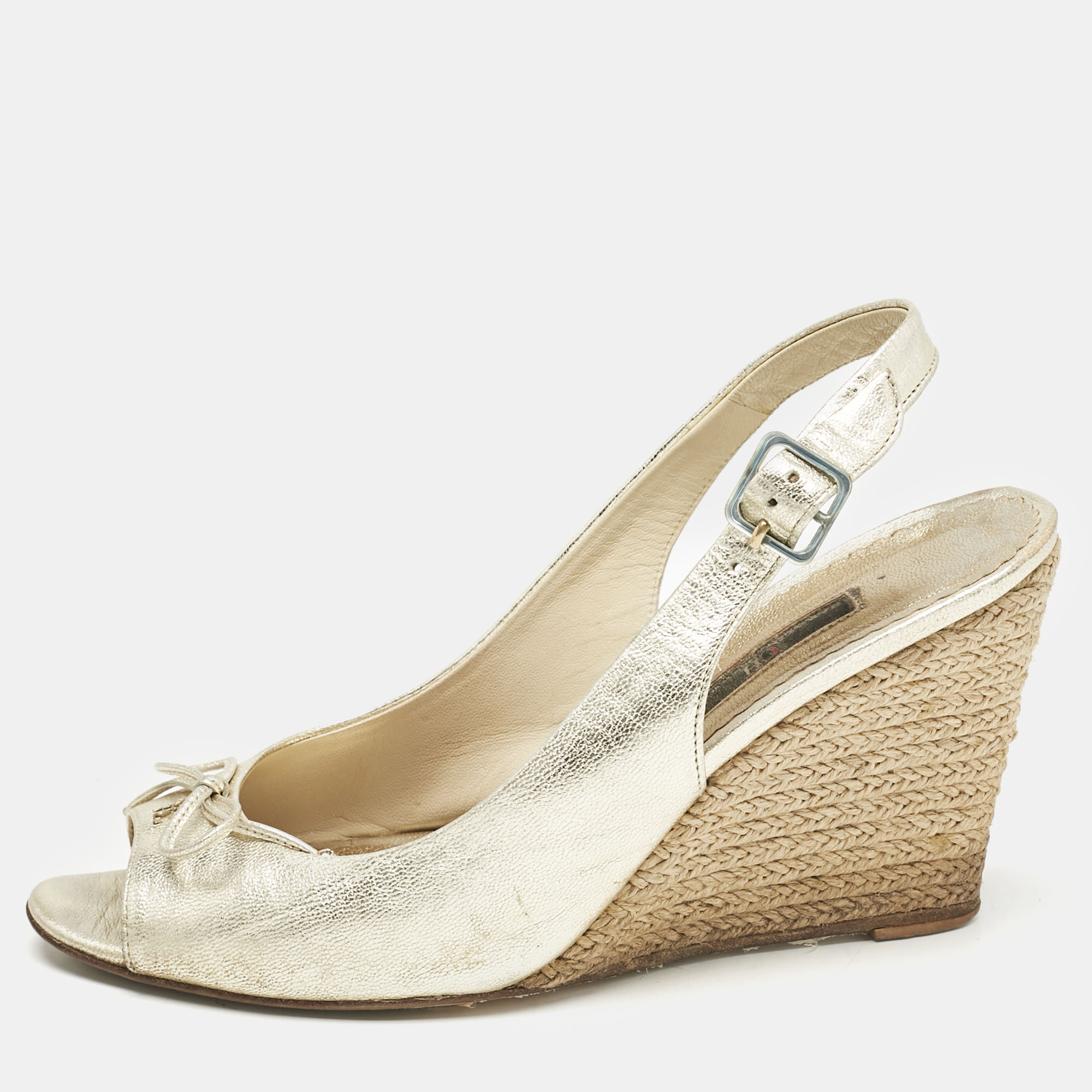 CH Carolina Herrera Metallic Leather Bow Peep Toe Espadrille Wedge Sandals Size
CH Carolina Herrera Metallic Leather Bow Peep Toe Espadrille Wedge Sandals Size