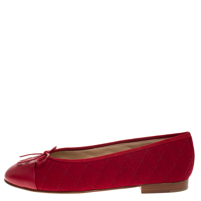 Chanel Red Quilted Cotton Fabric And Leather Bow CC Ballet Flats Size
Chanel Red Quilted Cotton Fabric And Leather Bow CC Ballet Flats Size