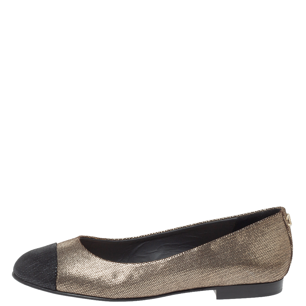 Chanel Black/Gold Foiled Suede Crystal CC Cap Toe Ballet Flats Size 
Chanel Black/Gold Foiled Suede Crystal CC Cap Toe Ballet Flats Size