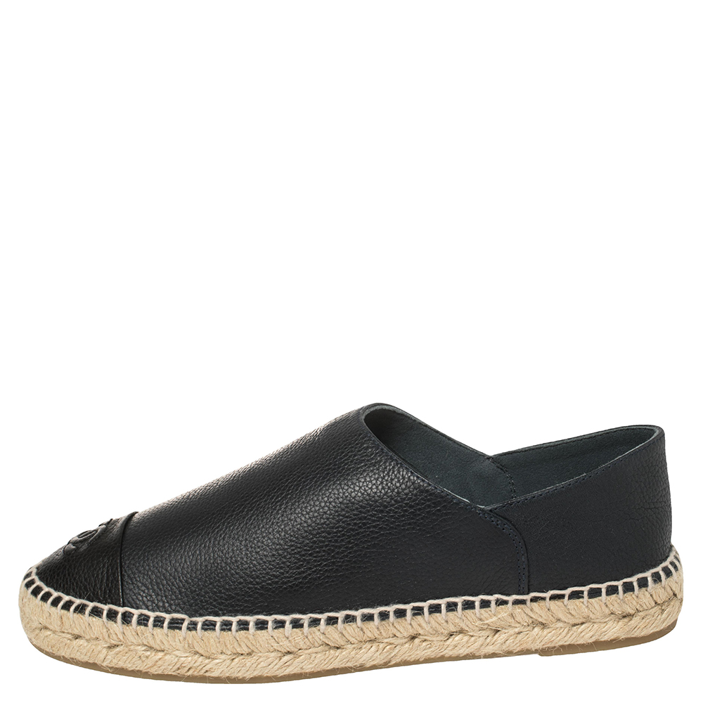 Chanel Dark Blue/Black Leather CC Cap Toe Espadrille Flats Size, Navy blue
Chanel Dark Blue/Black Leather CC Cap Toe Espadrille Flats Size, Navy blue