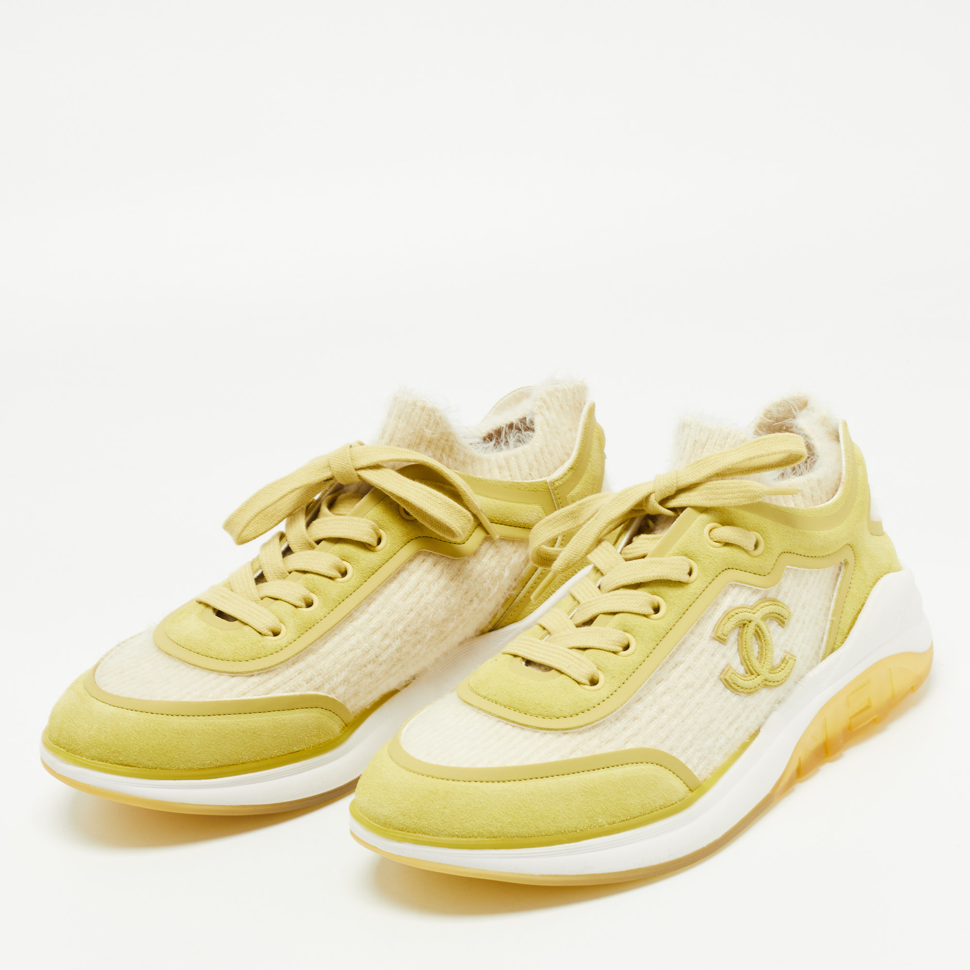 Chanel Green/Beige Suede, Leather and Knit Fabric CC Low Top Sneakers Size
Chanel Green/Beige Suede, Leather and Knit Fabric CC Low Top Sneakers Size