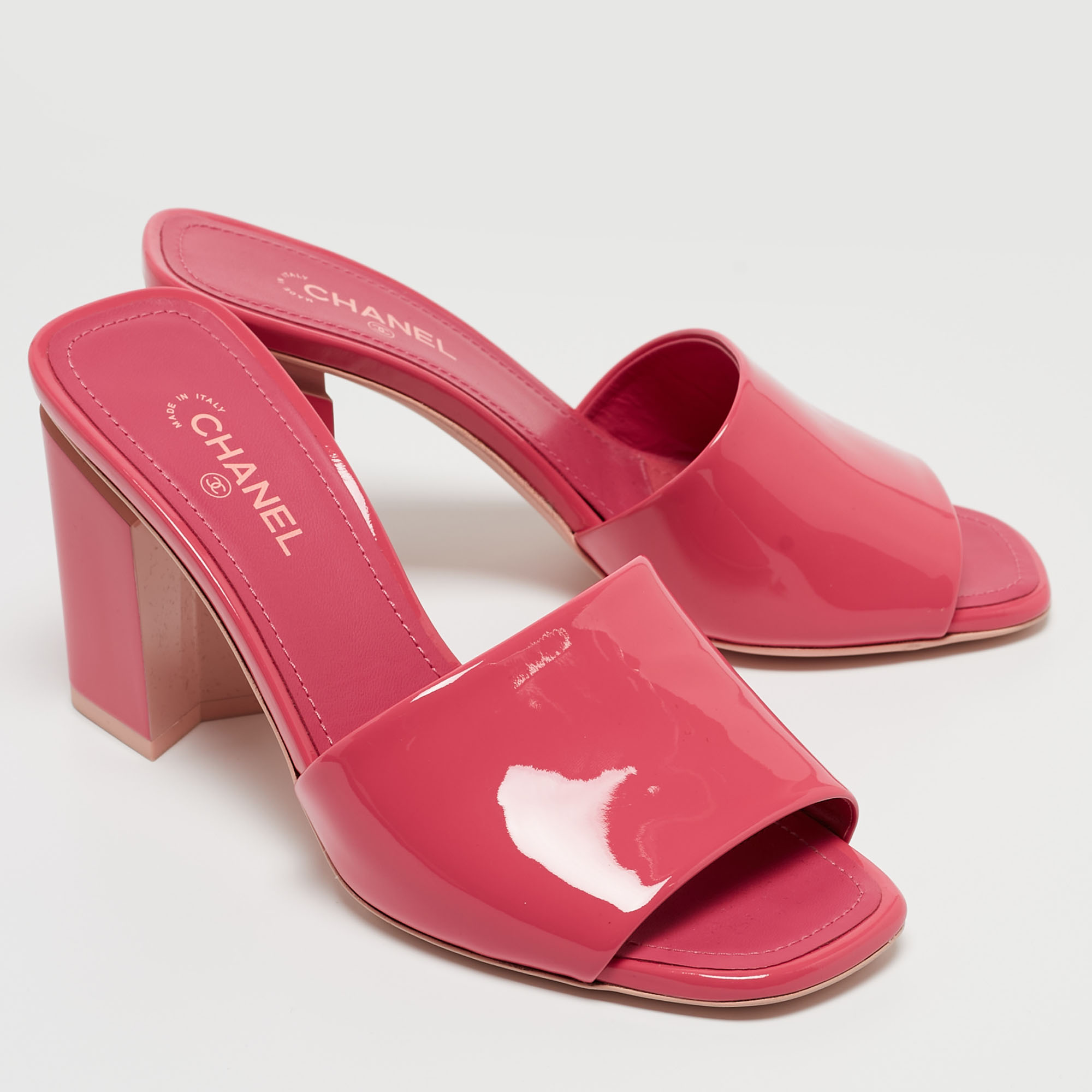 Chanel Pink Patent Leather CC Slide Sandals Size 36