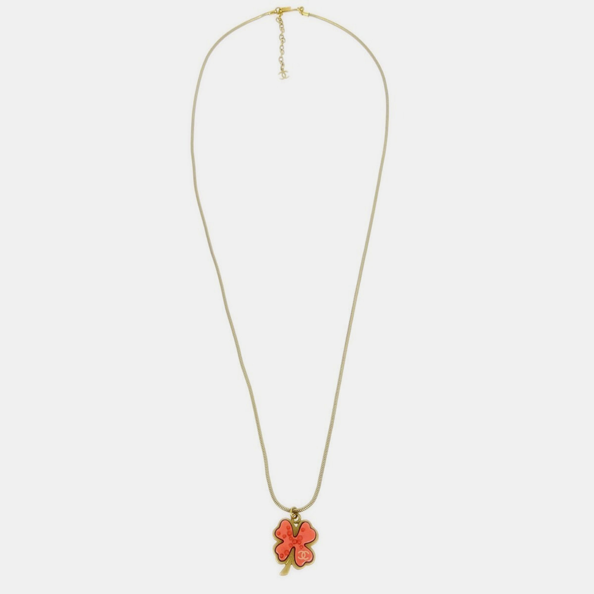 Chanel Clover Gold Chain Pendant Necklace
Chanel Clover Gold Chain Pendant Necklace