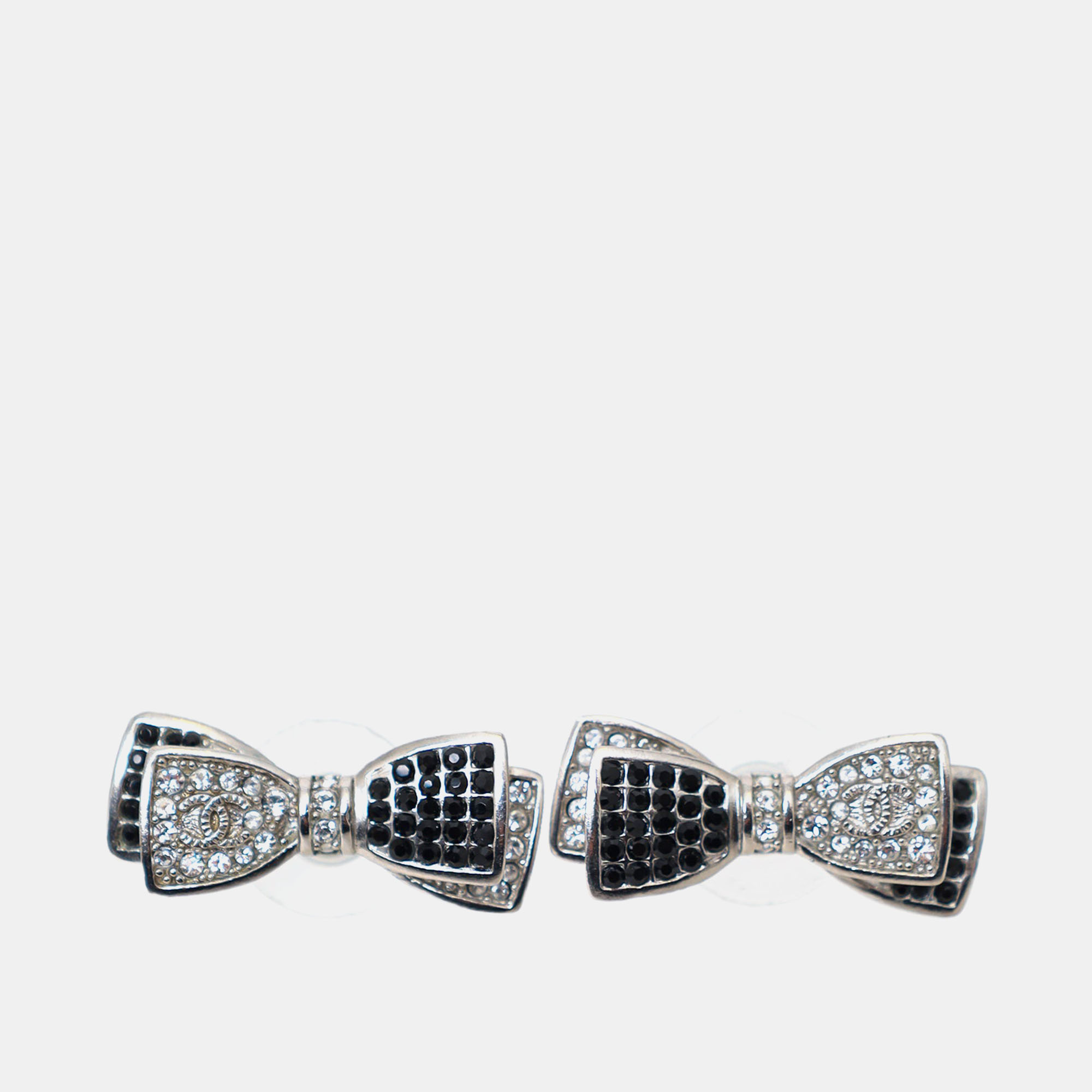 Chanel 2017 Black/Silver Crystal Bow Earrings
Chanel 2017 Black/Silver Crystal Bow Earrings