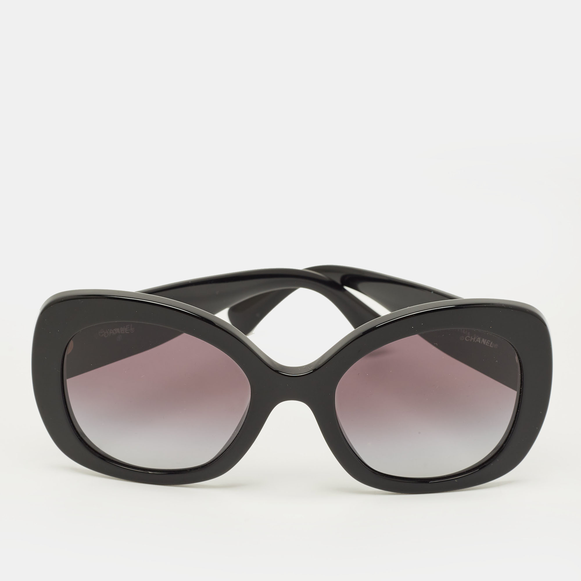 Chanel Black Gradient 71414 Crystal Logo Oversized Sunglasses
Chanel Black Gradient 71414 Crystal Logo Oversized Sunglasses