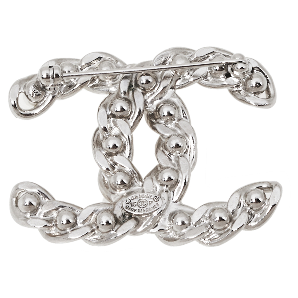 Chanel CC Faux Pearl Silver Tone Pin Brooch
Chanel CC Faux Pearl Silver Tone Pin Brooch