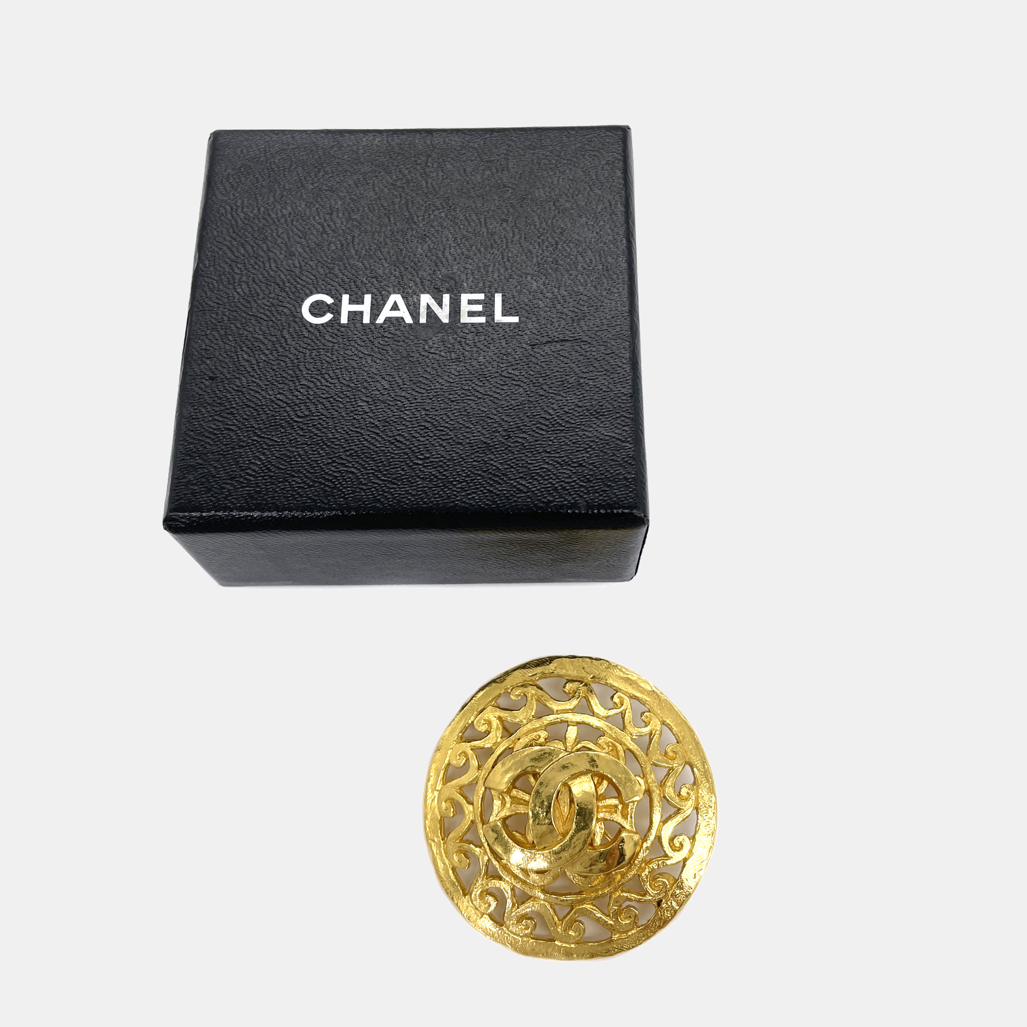 Chanel Yellow Gold Tone Metal CC Round Brooch