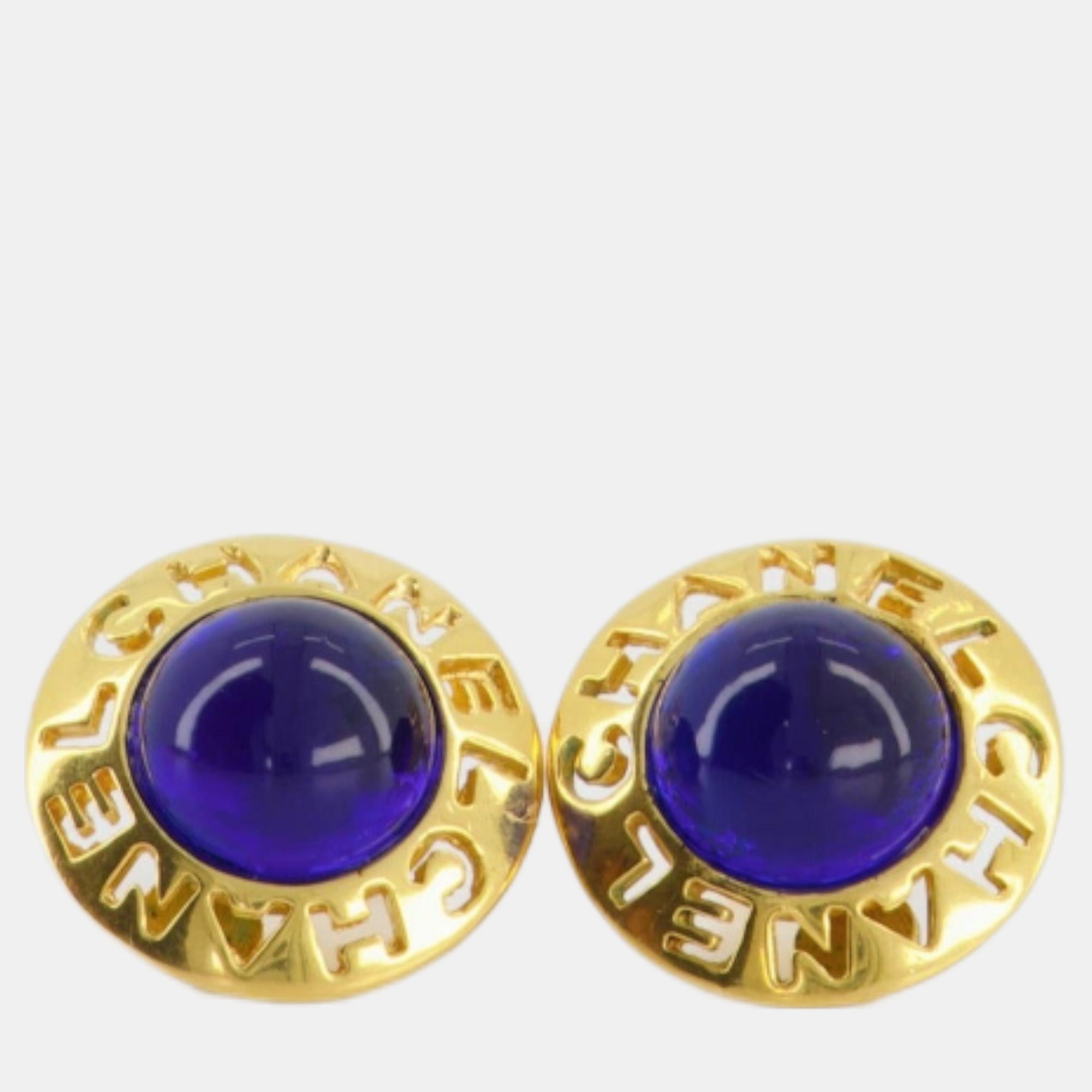 Chanel Vintage Yellow Gold With Blue Pearl Round Clip-On Earrings With CC Logo