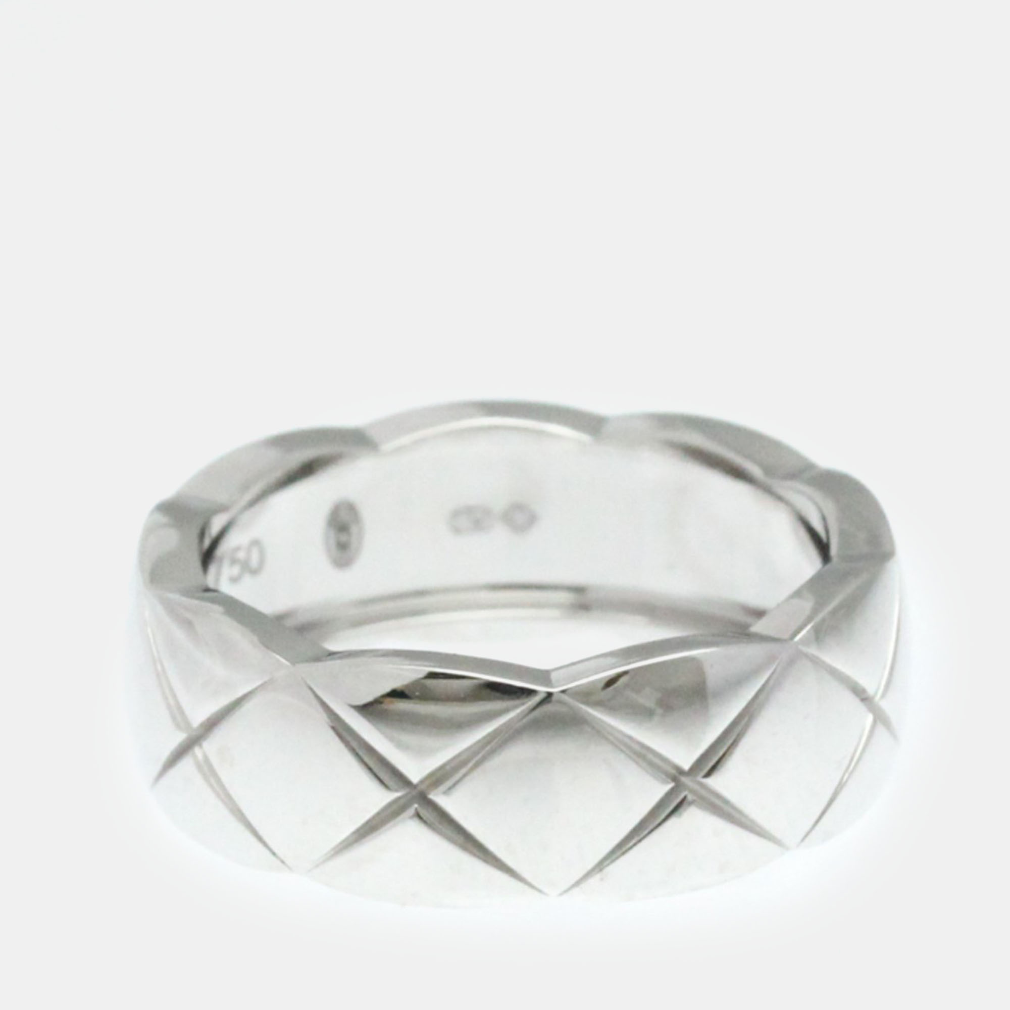 Chanel 18K White Gold Coco Crush Medium Size Band Ring Silver
Chanel 18K White Gold Coco Crush Medium Size Band Ring Silver