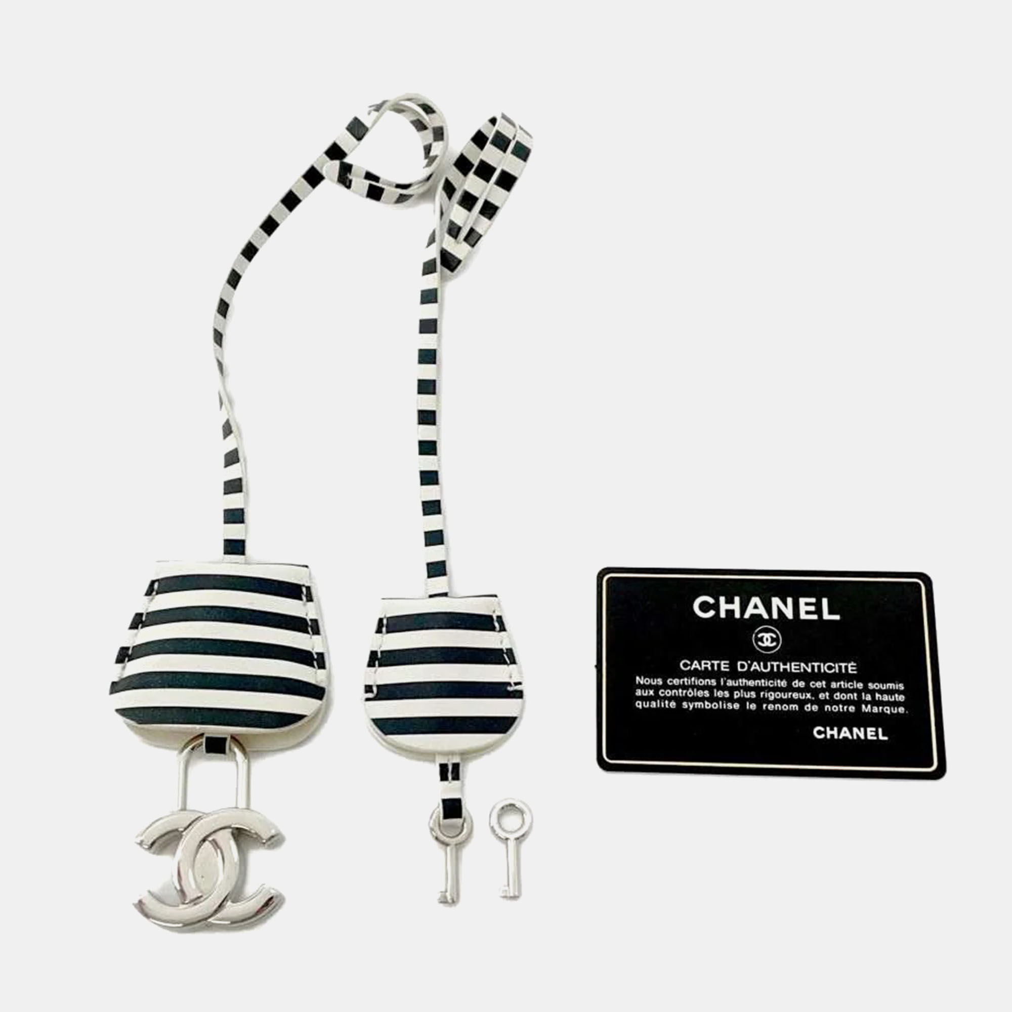 Chanel White/Black Caviar Leather CC Fidigree Chain Vanity Bag Size Small