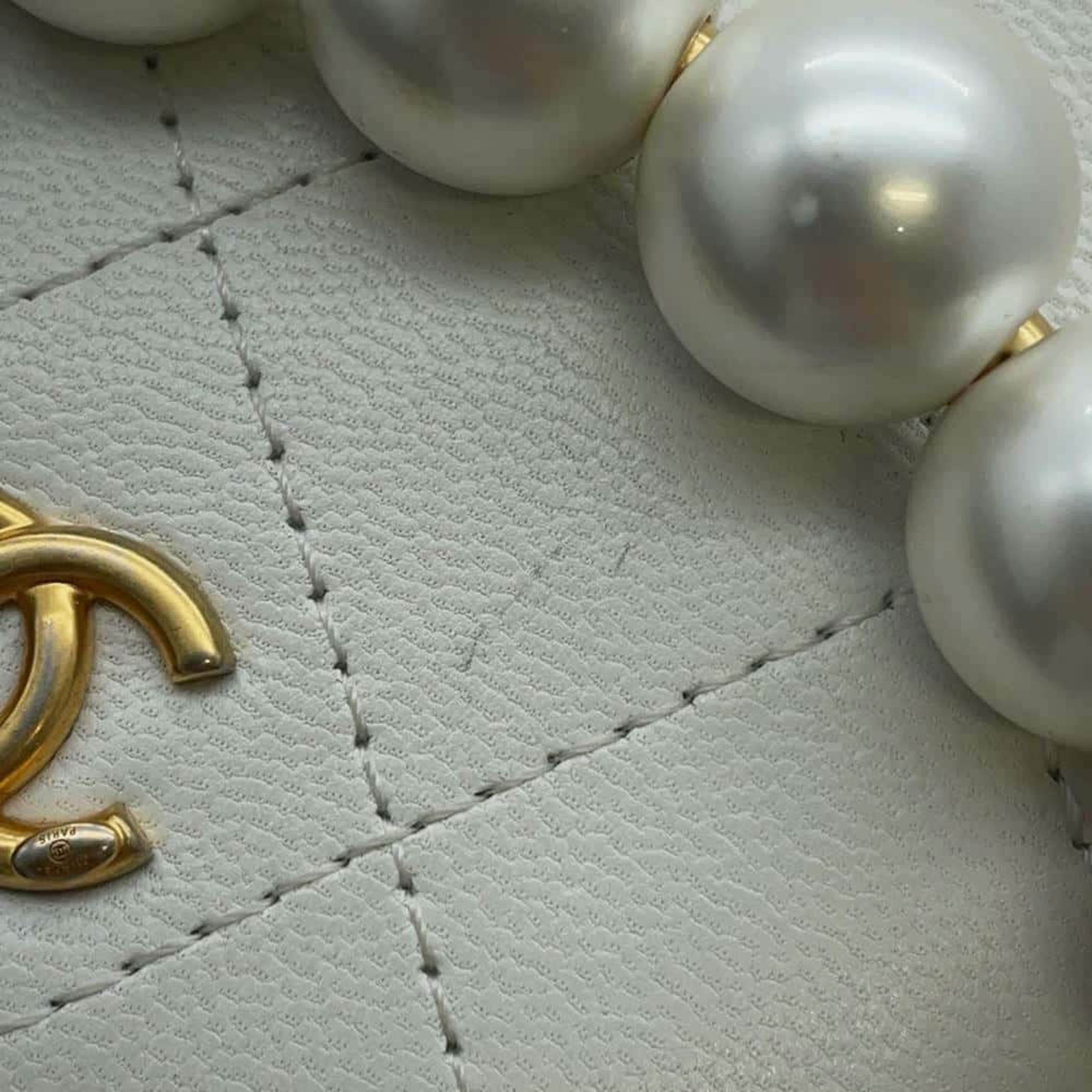 Chanel White Lambskin Matelasse Round Chain Shoulder Bag