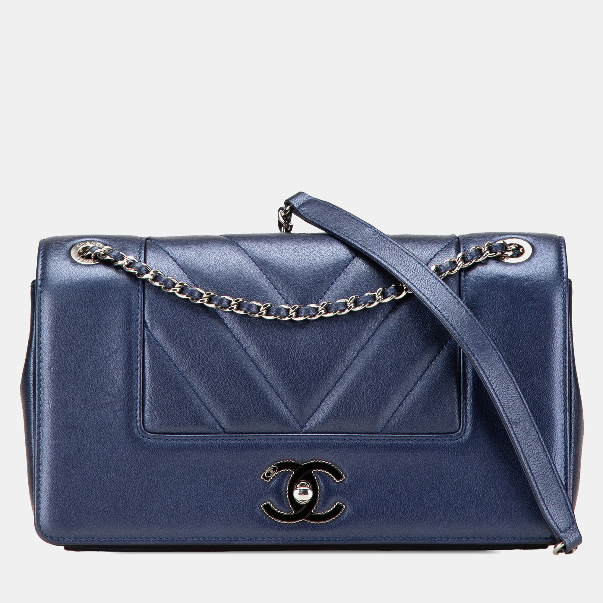 Chanel Navy Blue Medium Chevron Metallic Sheepskin Vintage Mademoiselle Flap
Chanel Navy Blue Medium Chevron Metallic Sheepskin Vintage Mademoiselle Flap