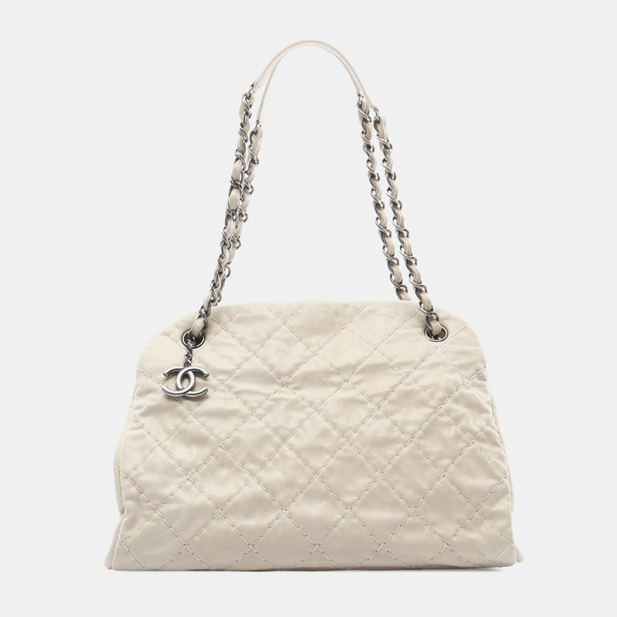 Chanel White Large Aged Calfskin Just Mademoiselle Bowling Bag
Chanel White Large Aged Calfskin Just Mademoiselle Bowling Bag