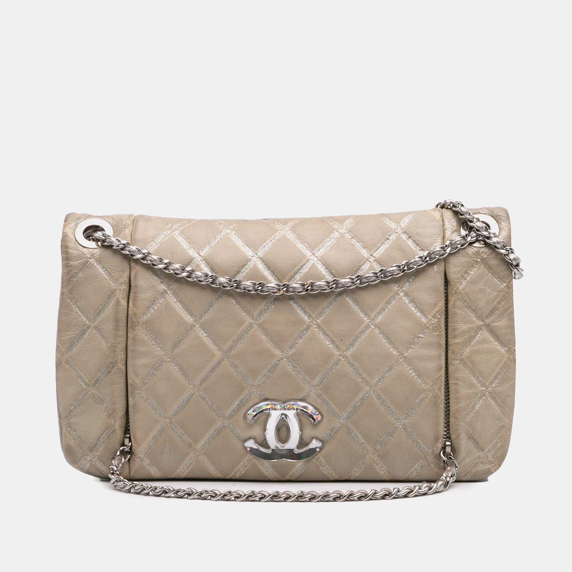 Chanel Beige Quilted Metallic Distressed Lambskin CC Crystal Flap
Chanel Beige Quilted Metallic Distressed Lambskin CC Crystal Flap