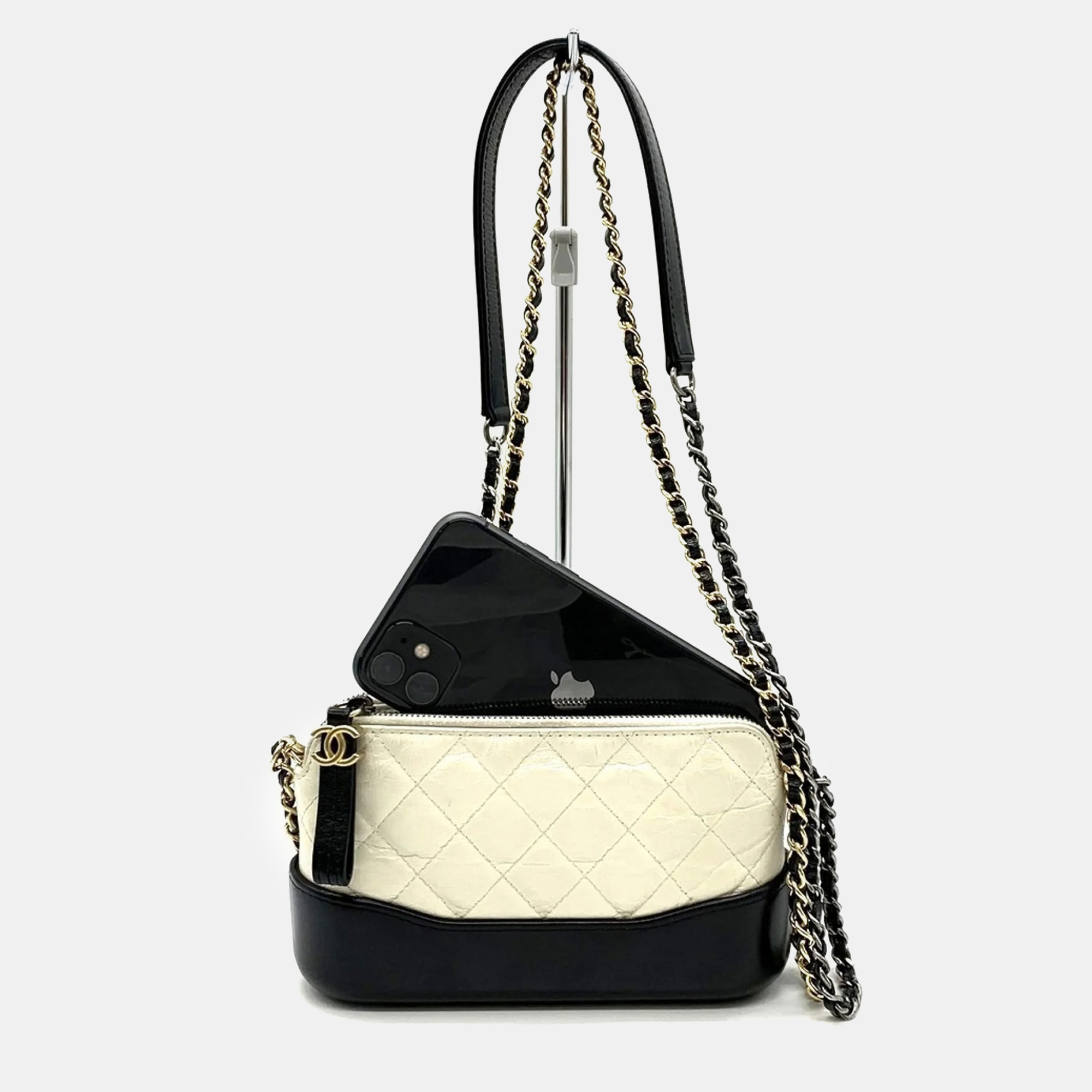 Chanel Gabrielle Phone Holder Smartphone Case 25 Series Chain Wallet Mini Shoulder Bag Leather White/Black Bicolor
Chanel Gabrielle Phone Holder Smartphone Case 25 Series Chain Wallet Mini Shoulder Bag Leather White/Black Bicolor
