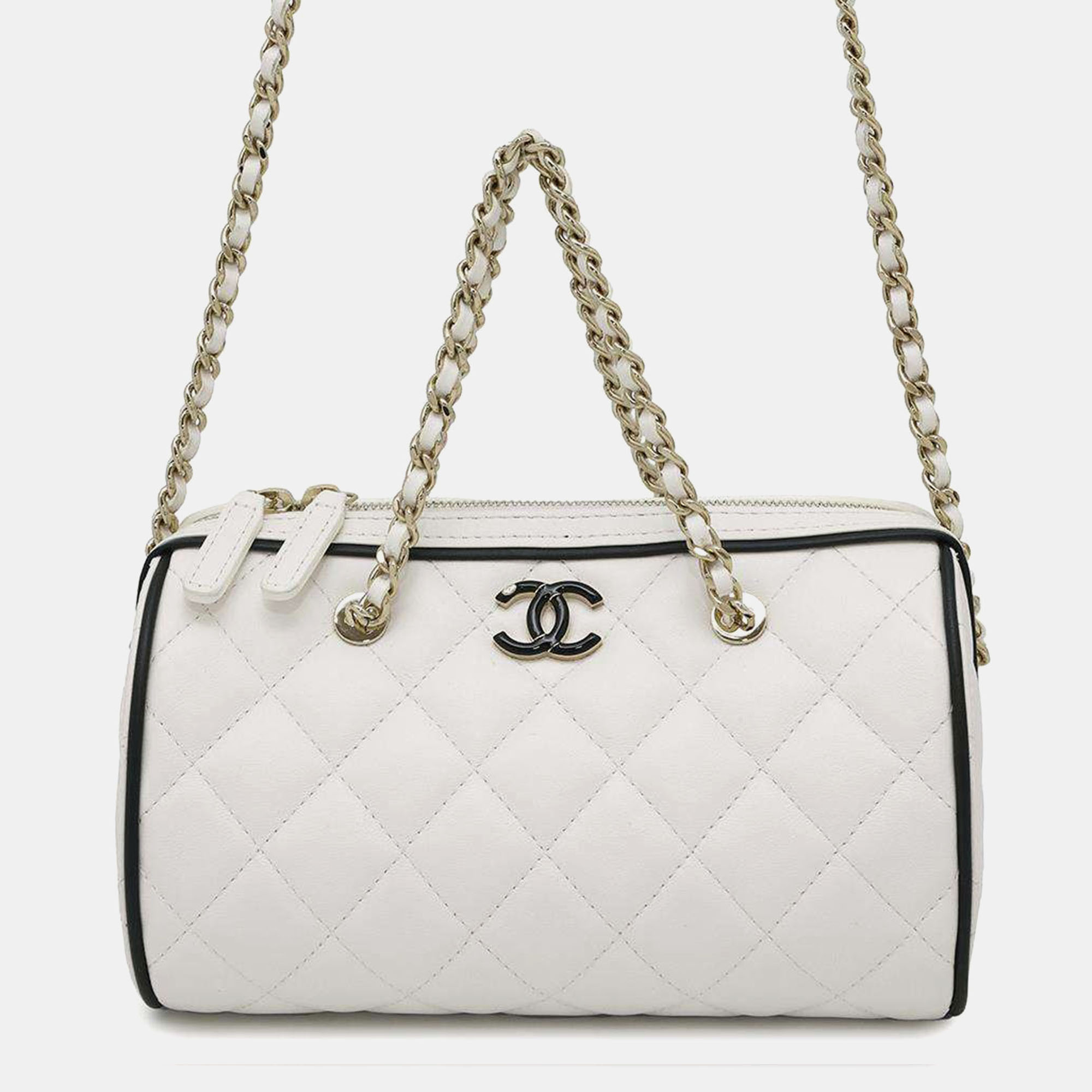 Chanel Matelasse Chain Clutch Bag 2Way travel Bag White/Black Lambskin Size Mini
Chanel Matelasse Chain Clutch Bag 2Way travel Bag White/Black Lambskin Size Mini