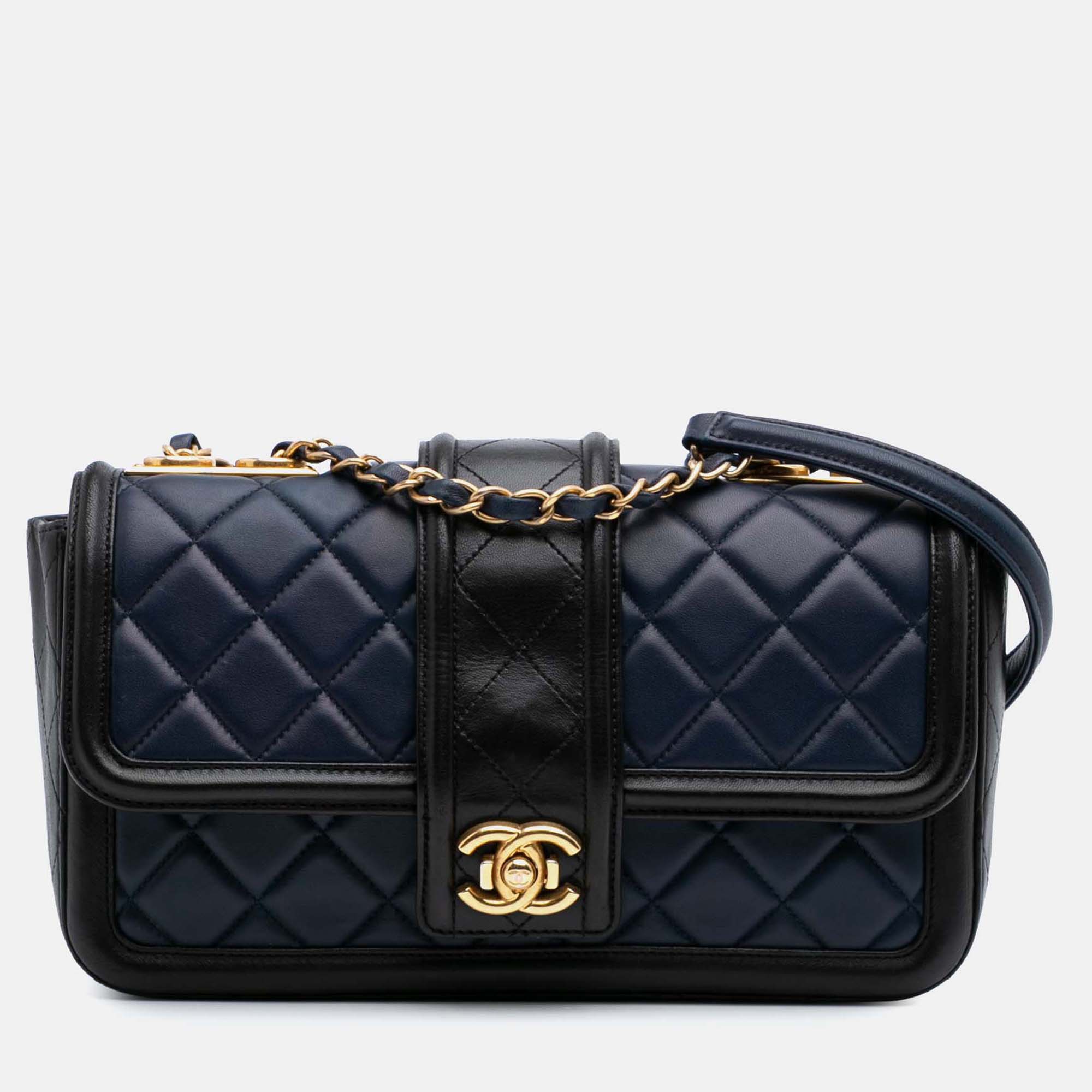 Chanel Black/Blue Medium Bicolor Quilted Lambskin Elegant CC Flap
Chanel Black/Blue Medium Bicolor Quilted Lambskin Elegant CC Flap