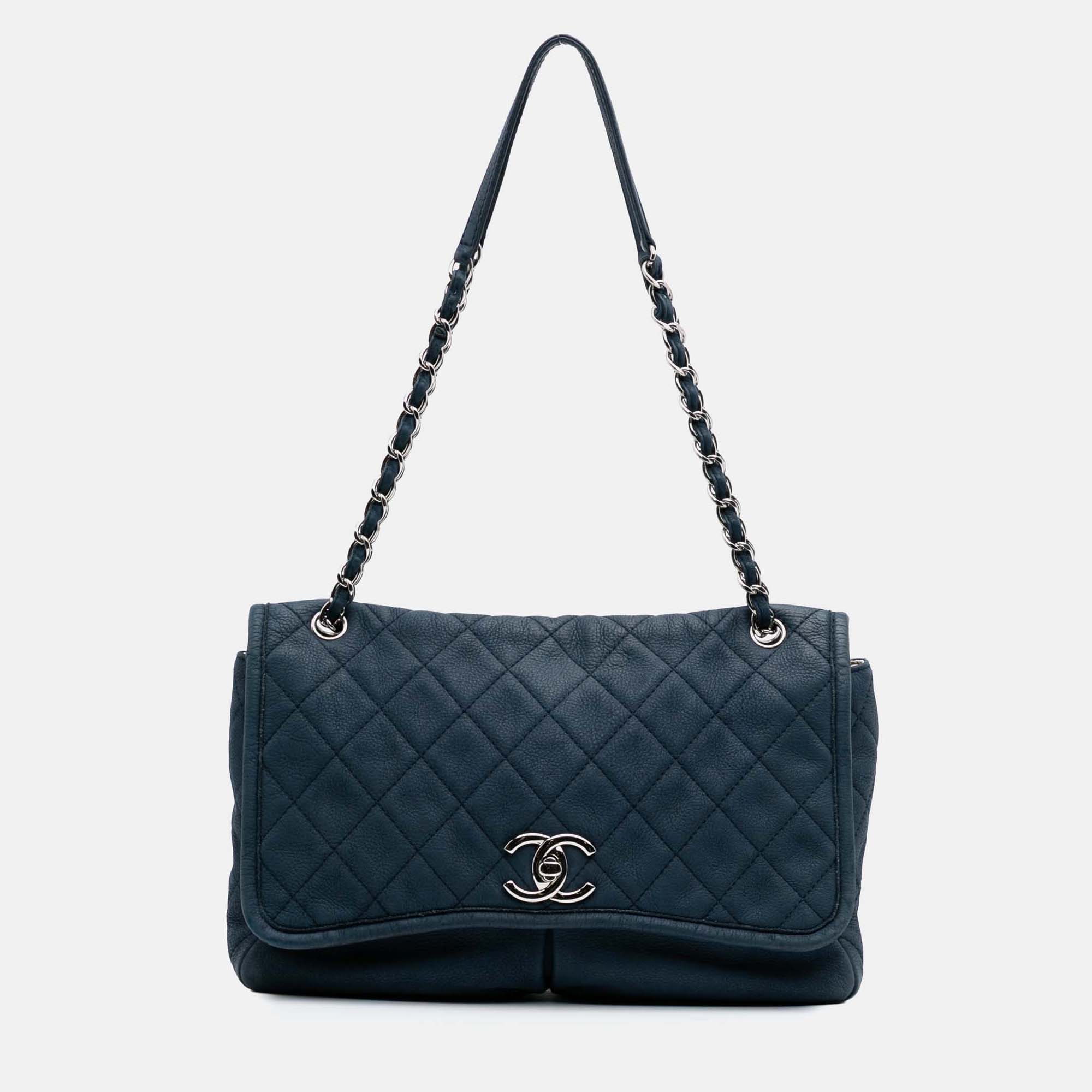 Chanel Navy Blue Large Quilted Nubuck Natural Beauty Split Pocket Flap
Chanel Navy Blue Large Quilted Nubuck Natural Beauty Split Pocket Flap