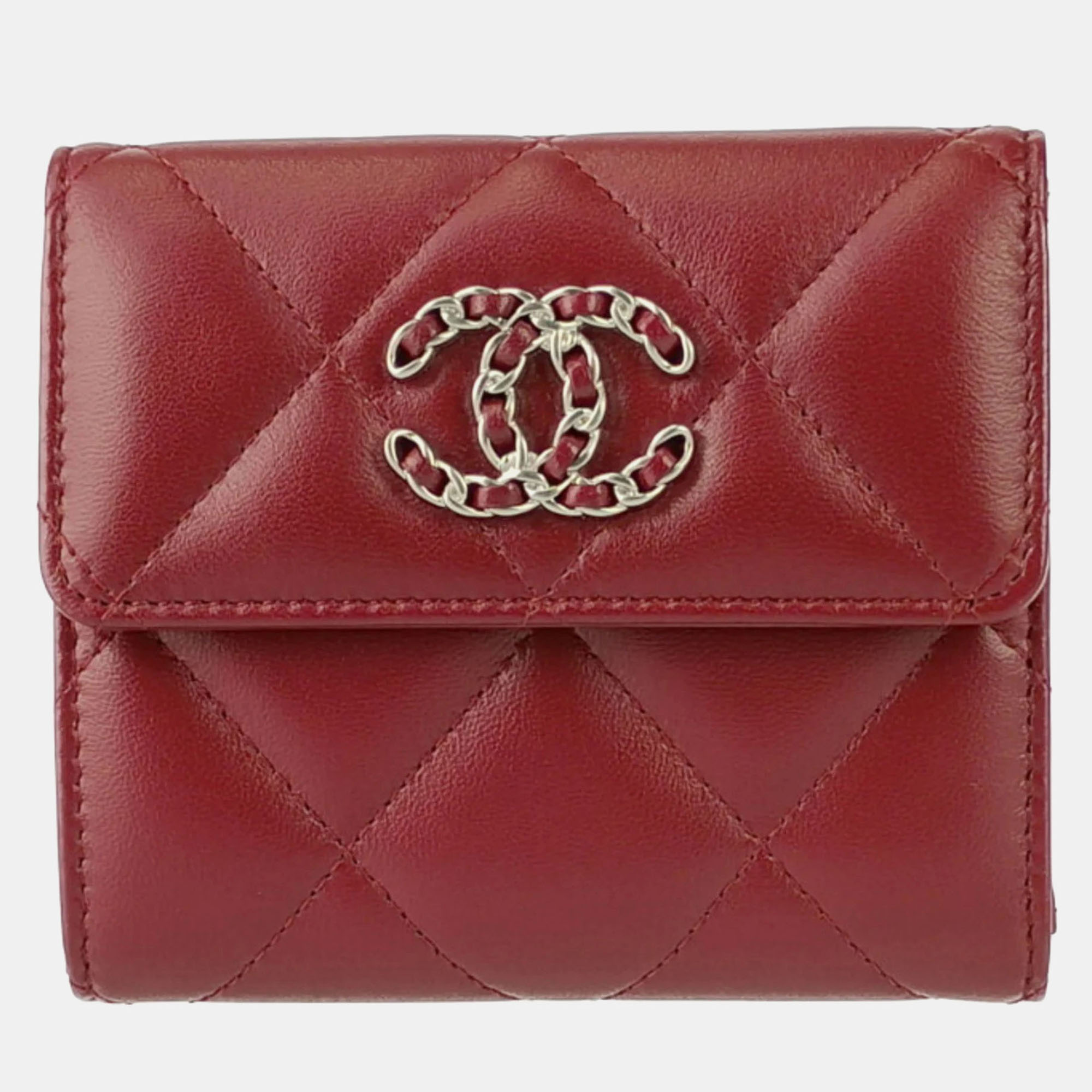 Chanel Bordeaux Matelasse Lambskin Tri-Fold 19 Flap Coco Mark Wallet, Red
Chanel Bordeaux Matelasse Lambskin Tri-Fold 19 Flap Coco Mark Wallet, Red