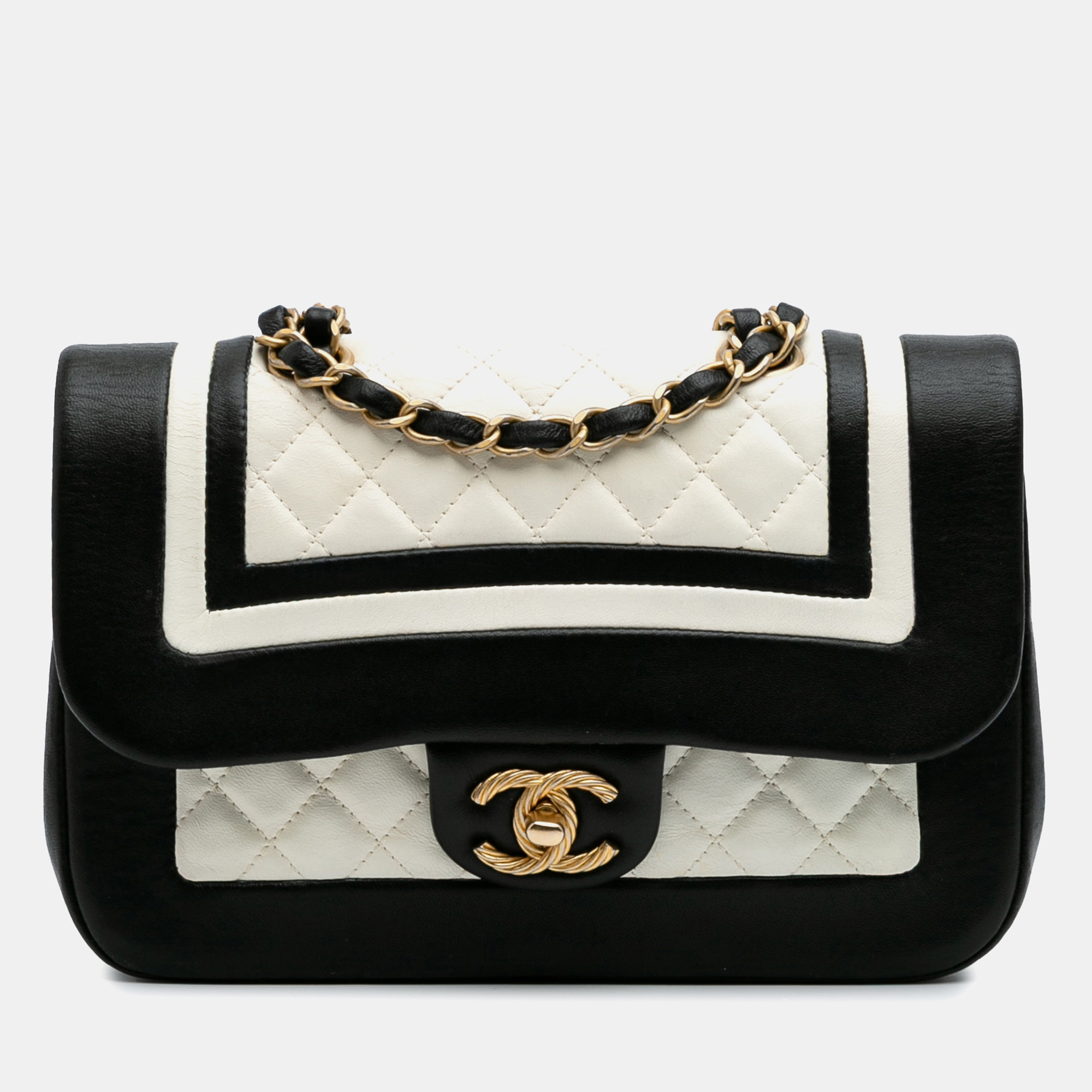 Chanel Black White Paris Cosmopolite Small Bicolor Textured Lambskin Flap
Chanel Black White Paris Cosmopolite Small Bicolor Textured Lambskin Flap