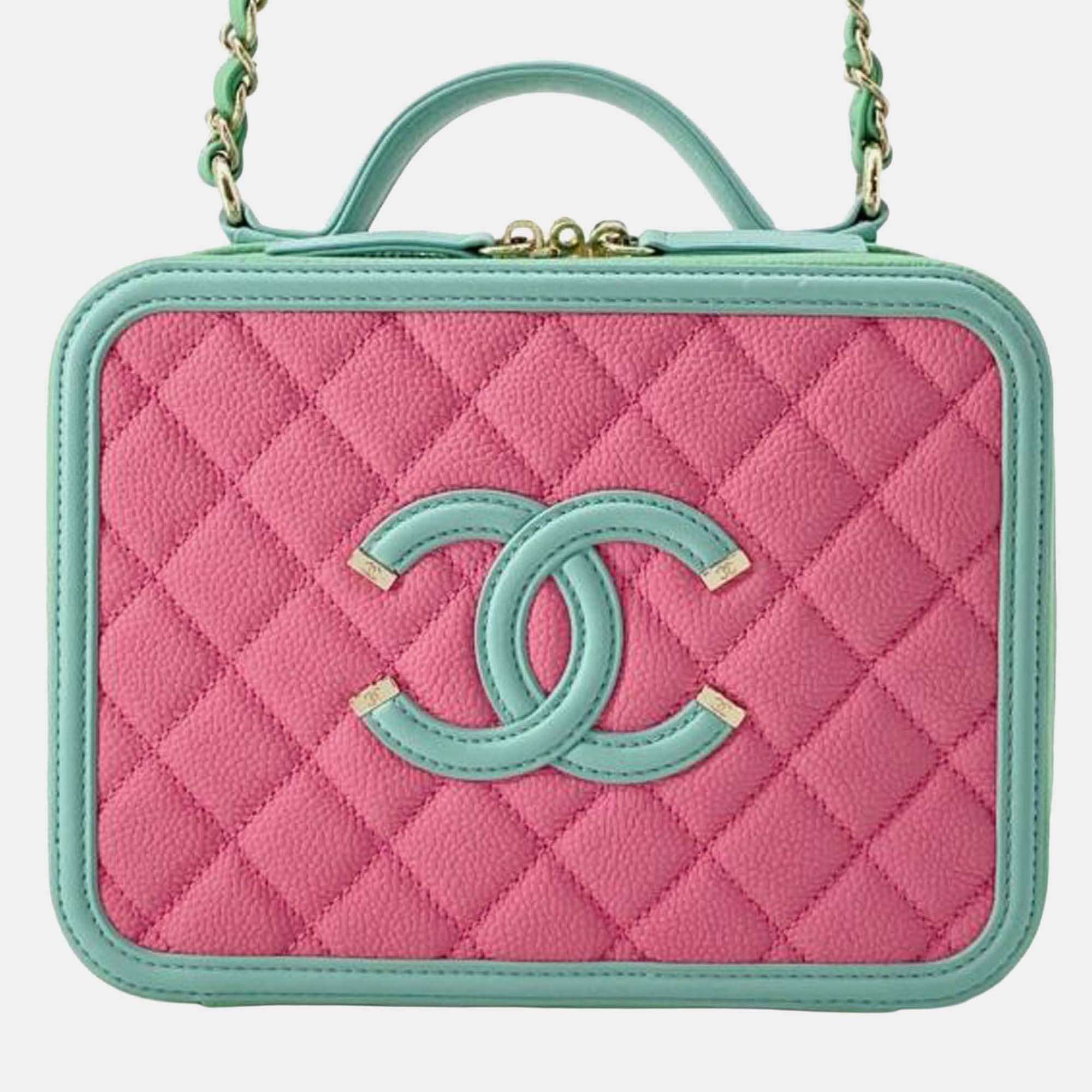 Chanel Green/Pink Medium Tricolor Caviar CC Filigree Vanity Case
Chanel Green/Pink Medium Tricolor Caviar CC Filigree Vanity Case