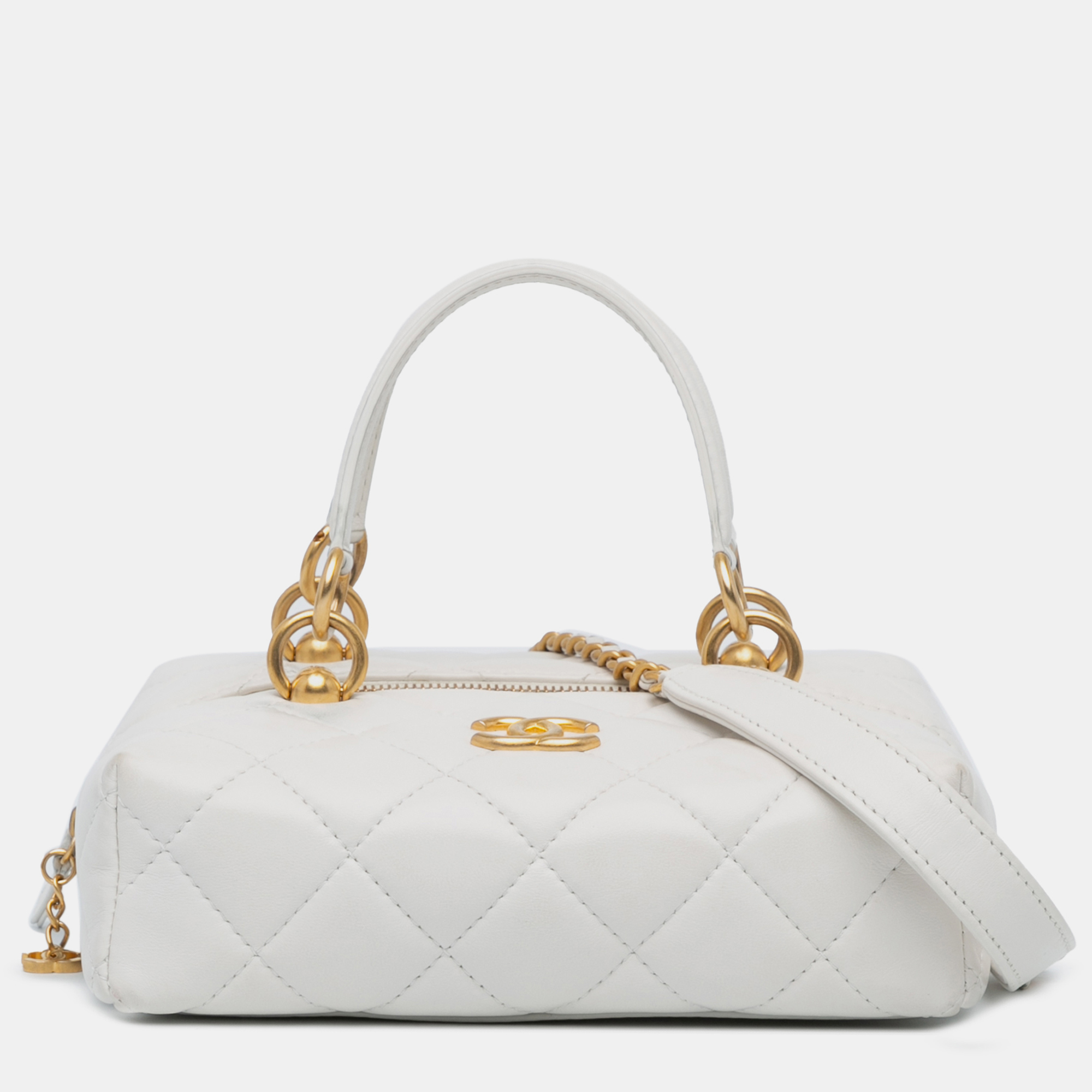 Chanel White Métiers d'Art CC Quilted Lambskin Box with Top Handle Bag
Chanel White Métiers d'Art CC Quilted Lambskin Box with Top Handle Bag