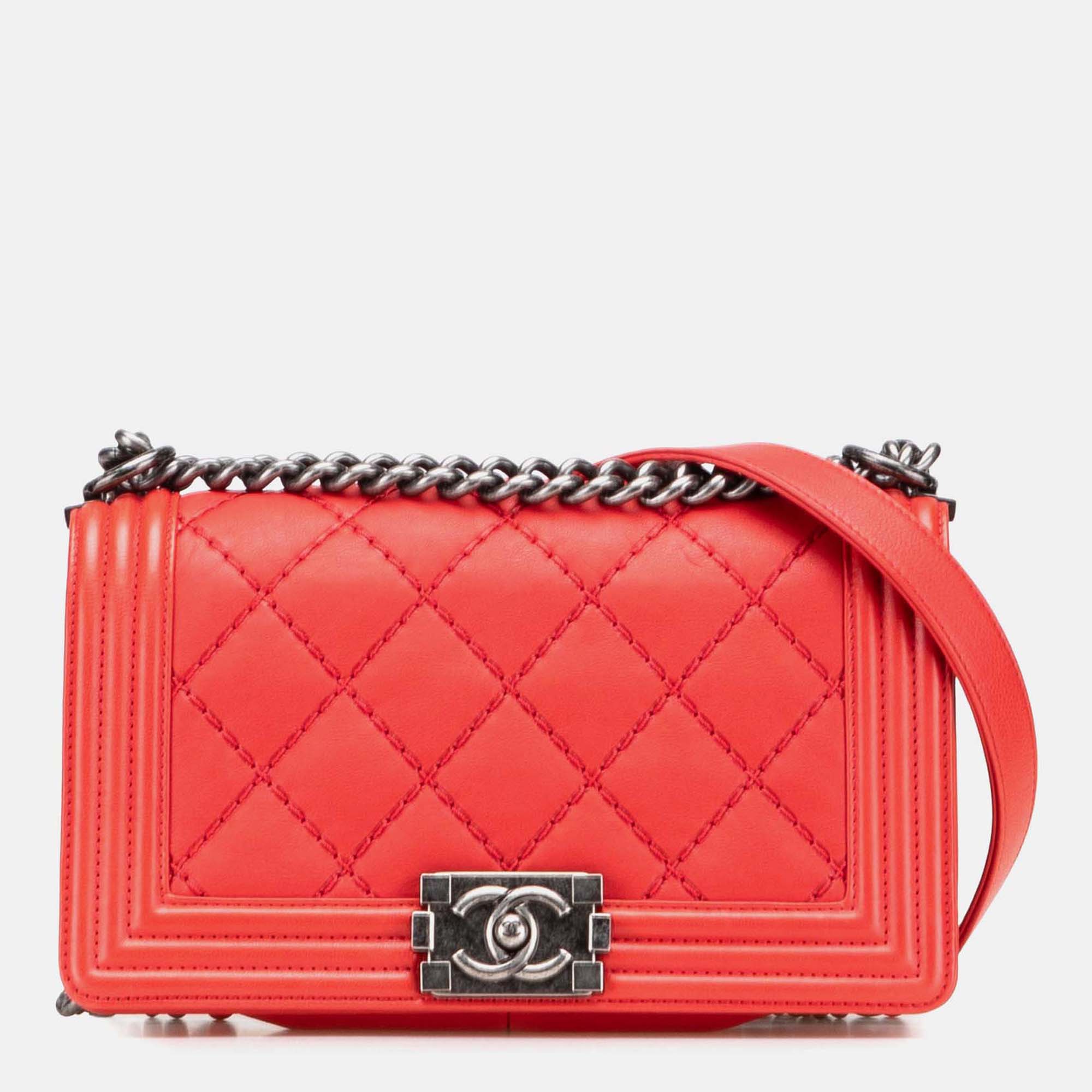 Chanel Red Old Medium Quilted Calfskin Wild Stitch Boy Flap 
Chanel Red Old Medium Quilted Calfskin Wild Stitch Boy Flap
