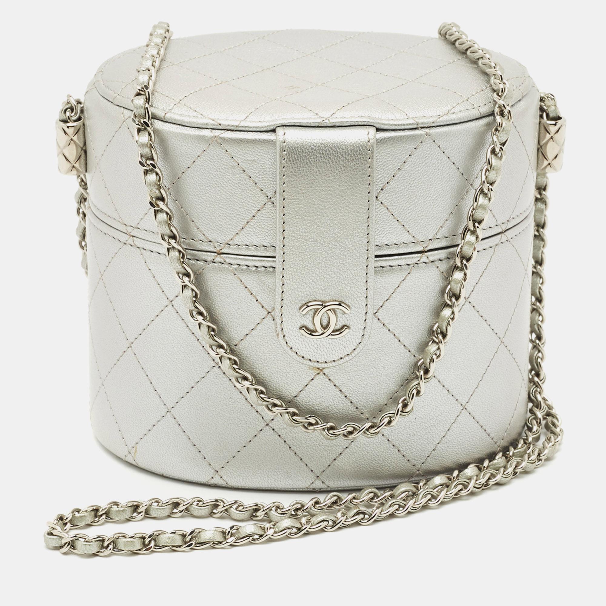 Chanel Metallic Silver Quilted Leather CC Vanity Bag - Chanel - Modalova