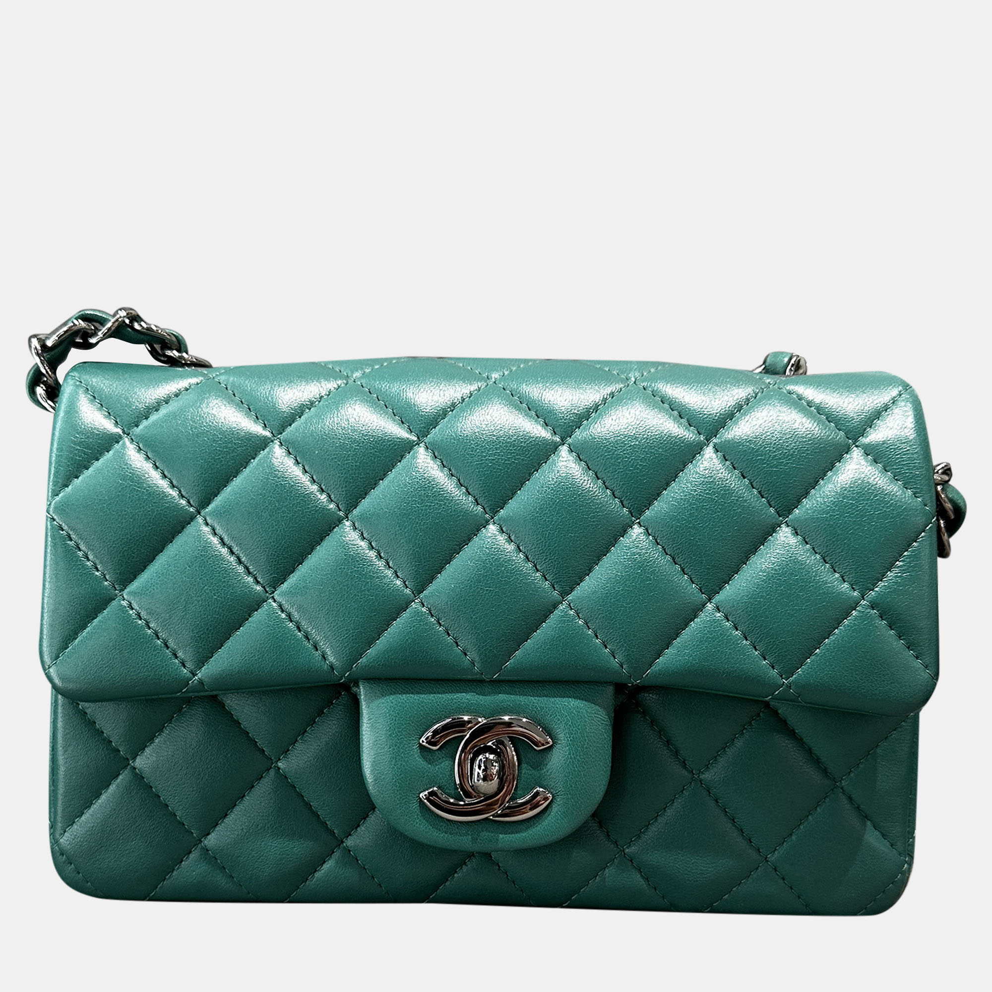 Chanel Classic Flap Mini Green Lambskin Leather Shoulder Bag 
Chanel Classic Flap Mini Green Lambskin Leather Shoulder Bag
