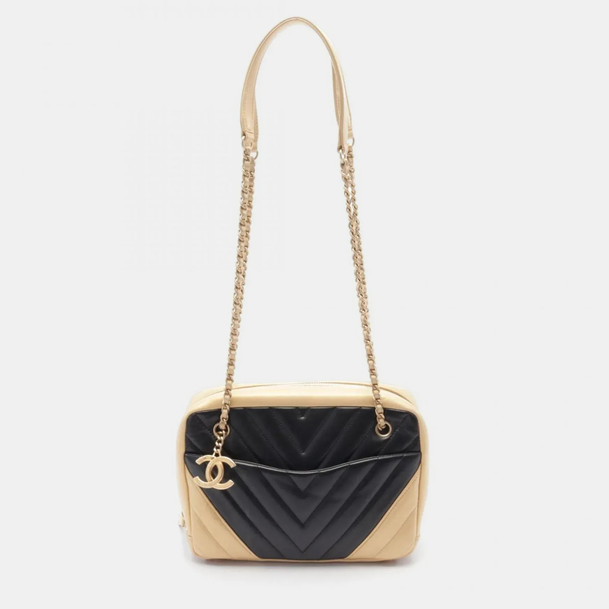 Chanel V-Stitch Black/Gold Lambskin Leather Shoulder Bag
Chanel V-Stitch Black/Gold Lambskin Leather Shoulder Bag