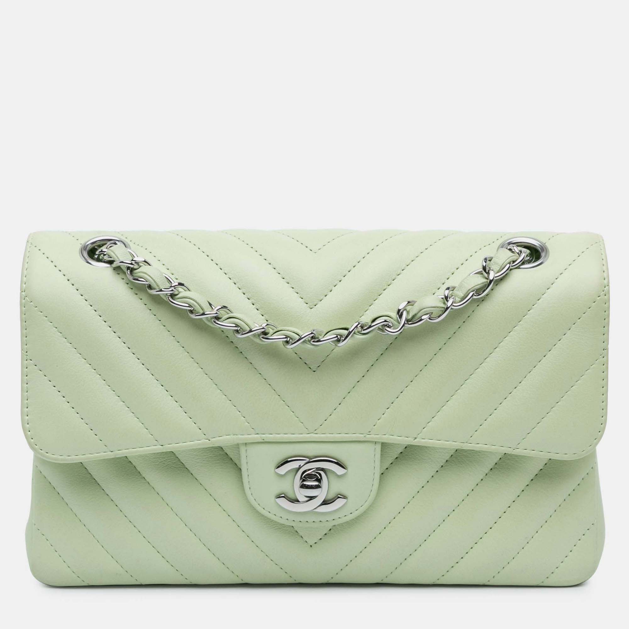 Chanel Classic Double Flap Small Green Chevron Lambskin Shoulder Bag
Chanel Classic Double Flap Small Green Chevron Lambskin Shoulder Bag