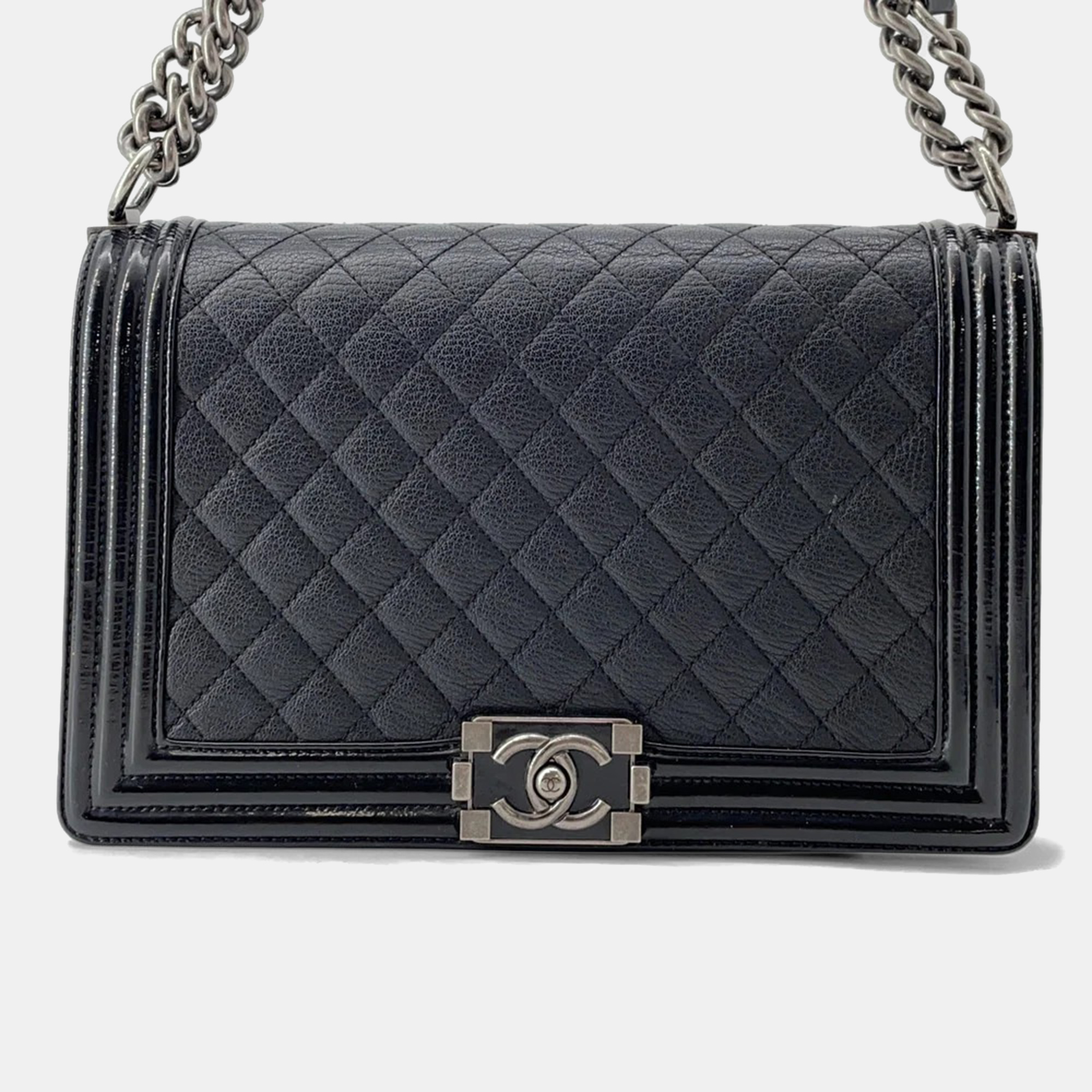 Chanel Boy Chanel Chain shoulder Bag Black Lambskin Patent Leather Size Large
Chanel Boy Chanel Chain shoulder Bag Black Lambskin Patent Leather Size Large