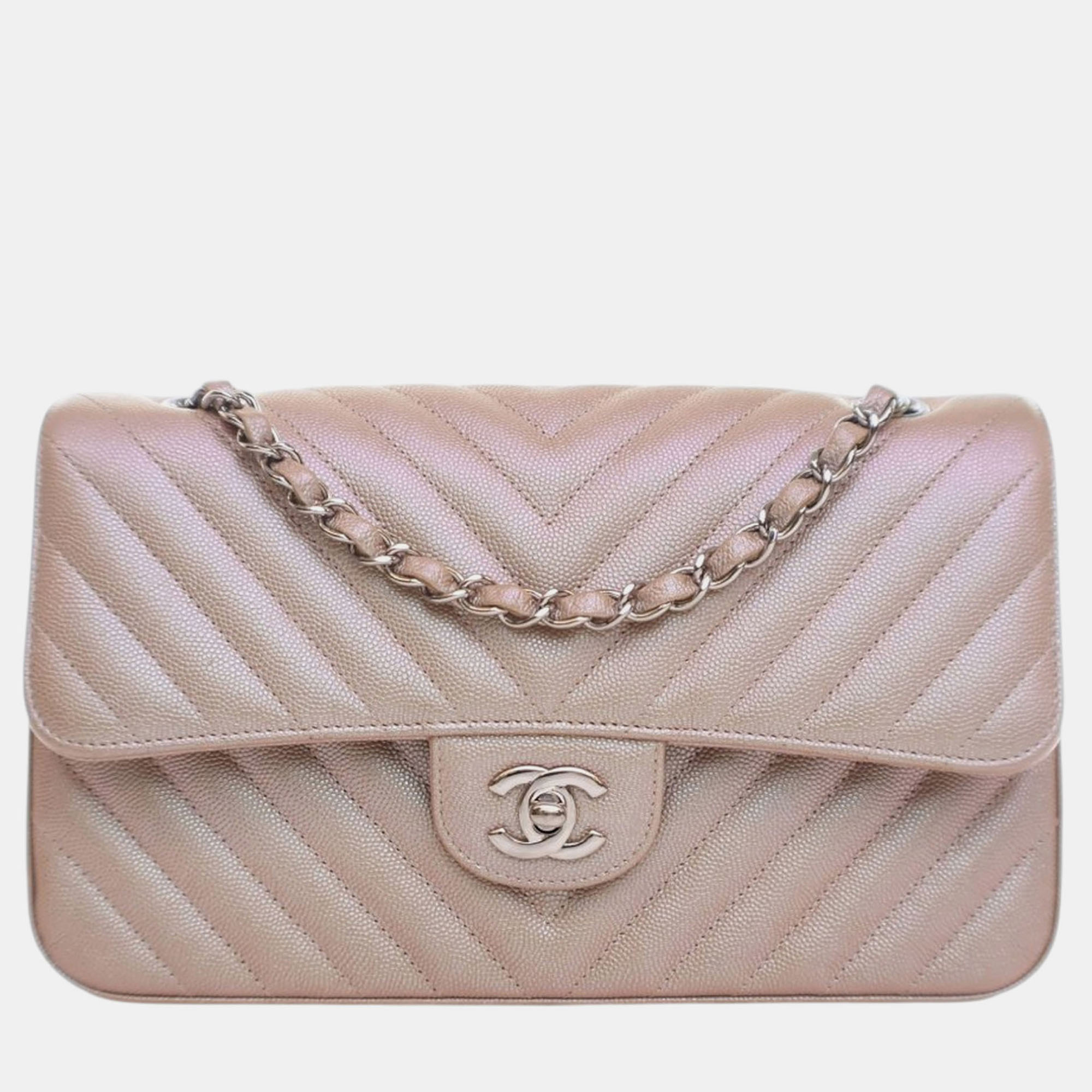 Chanel Pink Medium Classic Chevron Iridescent Caviar Double Flap
Chanel Pink Medium Classic Chevron Iridescent Caviar Double Flap