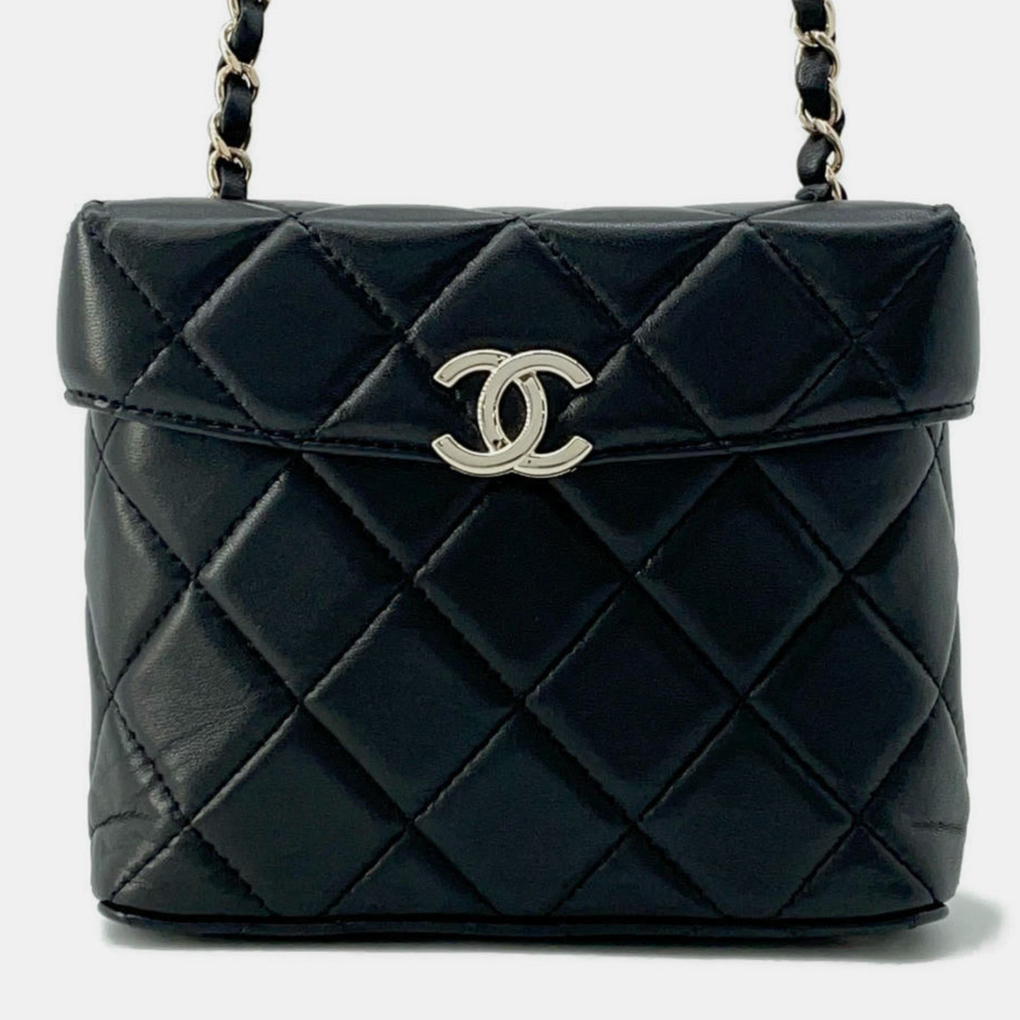 Chanel Chain Shoulder Bag Matelasse Coco Mark Vanity Lambskin Black
Chanel Chain Shoulder Bag Matelasse Coco Mark Vanity Lambskin Black