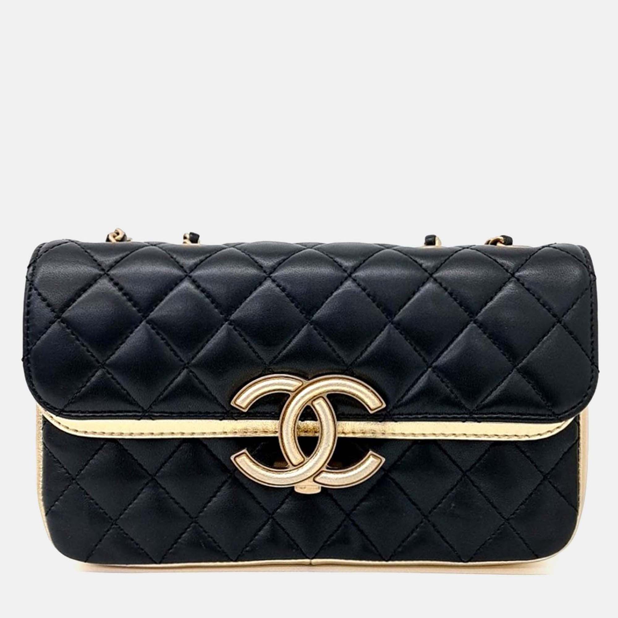 Chanel Black Leather Chain Shoulder Bag
Chanel Black Leather Chain Shoulder Bag