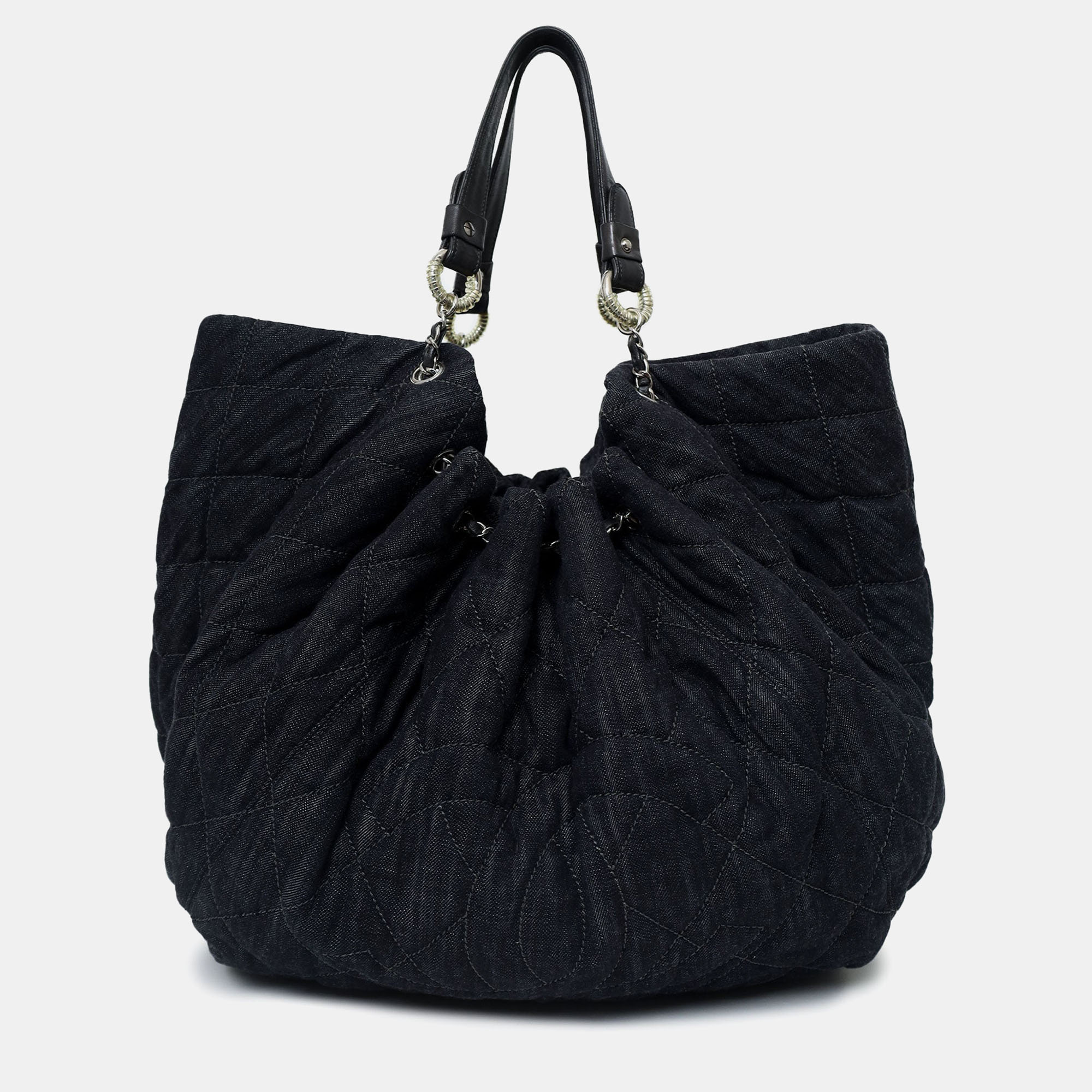 Chanel 2008-09 Navy Quilted Denim Coco Cabas Spirit Bag, Navy blue
Chanel 2008-09 Navy Quilted Denim Coco Cabas Spirit Bag, Navy blue