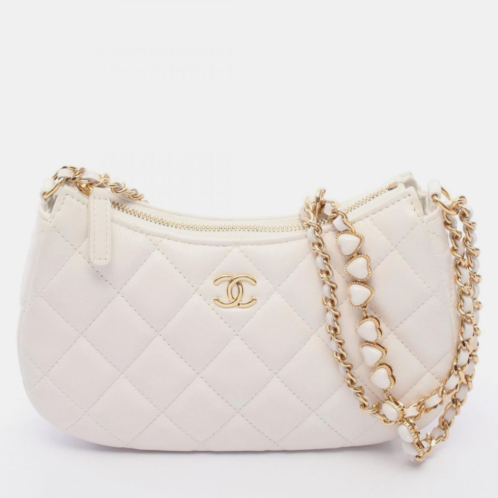 Chanel Matelasse Shoulder Bag Lambskin Leather White
Chanel Matelasse Shoulder Bag Lambskin Leather White