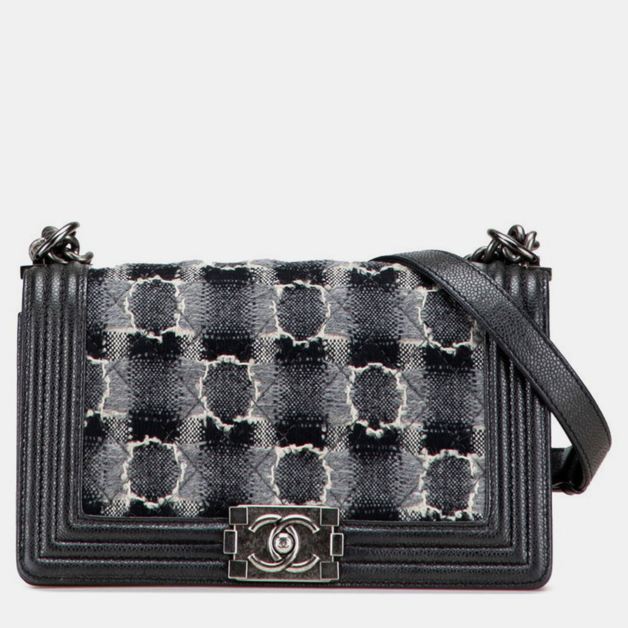 Chanel Check Boy 25 Coco Mark Chain Shoulder Bag In Black Gray Wool And Caviar Skin
Chanel Check Boy 25 Coco Mark Chain Shoulder Bag In Black Gray Wool And Caviar Skin