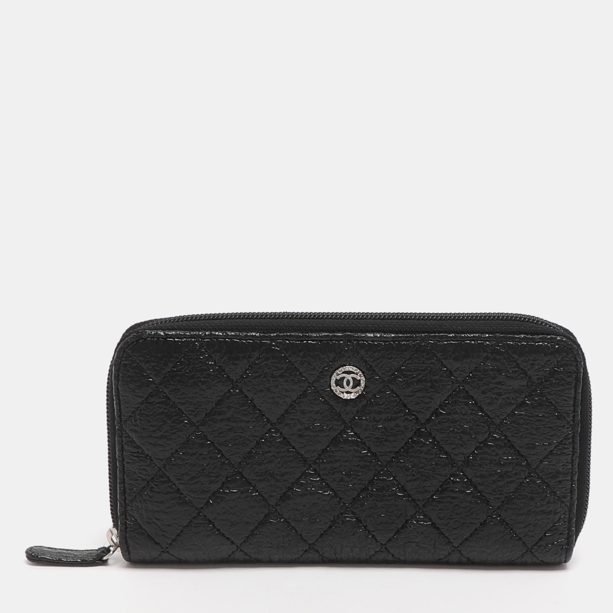 Chanel CC Black Quilted Coated Tweed Zip Around Wallet
Chanel CC Black Quilted Coated Tweed Zip Around Wallet
