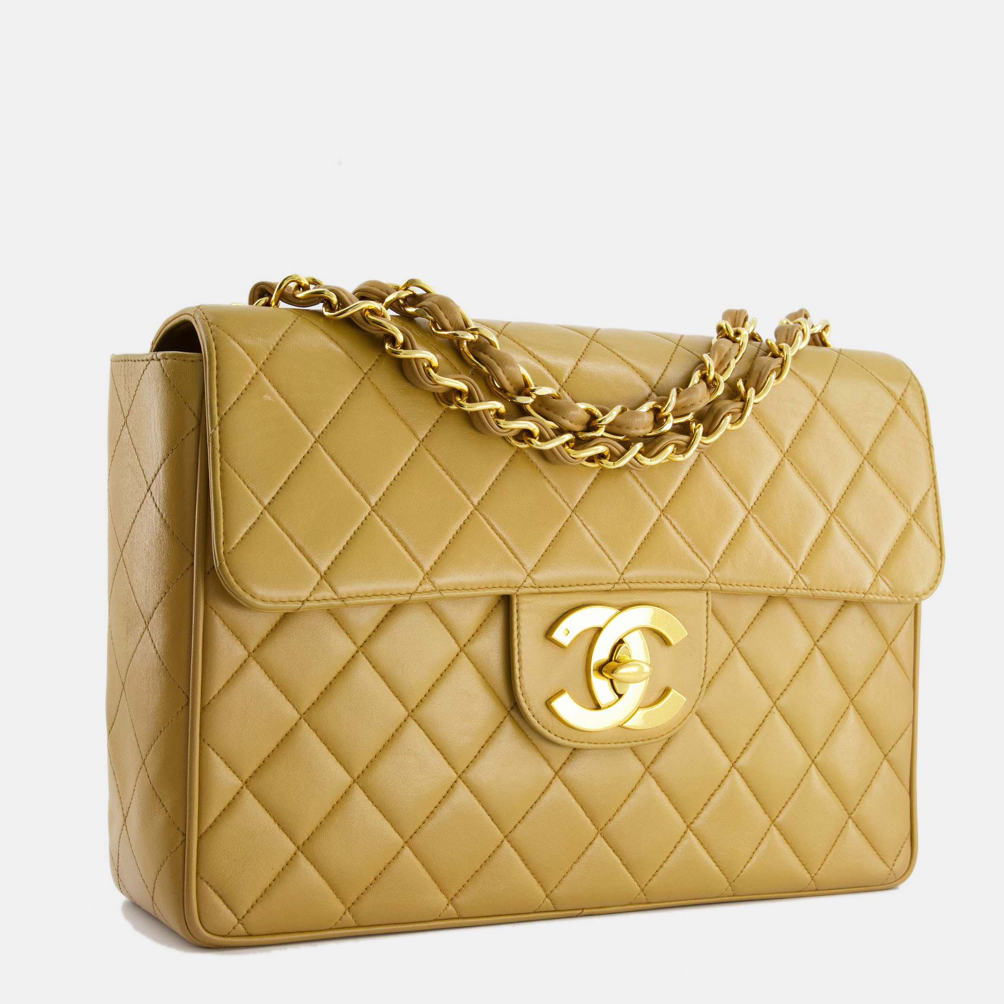 Chanel Beige Vintage Single Flap Bag in Lambskin with 24k Gold Hardware
Chanel Beige Vintage Single Flap Bag in Lambskin with 24k Gold Hardware
