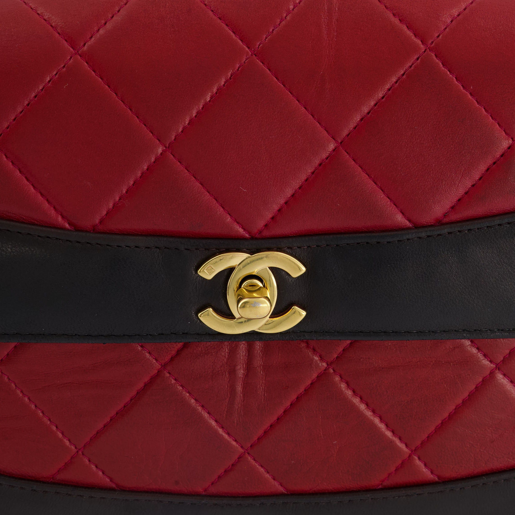 Chanel Vintage Black And Red Lambskin Border Single Flap Bag With Knot Handle & 24k Gold Hardware