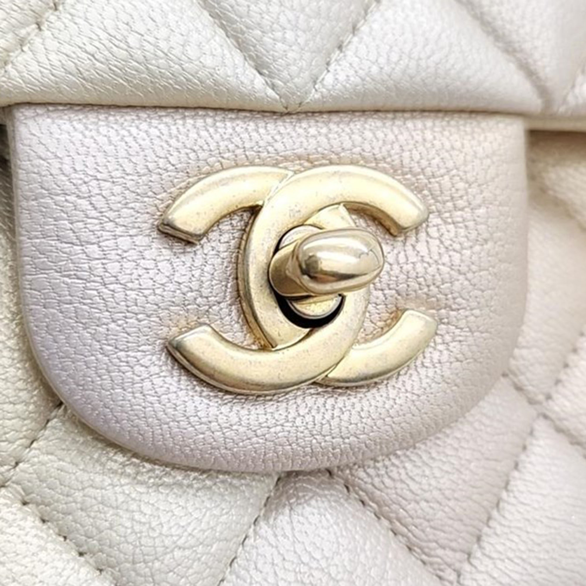 Chanel Leather Gold Classic Medium