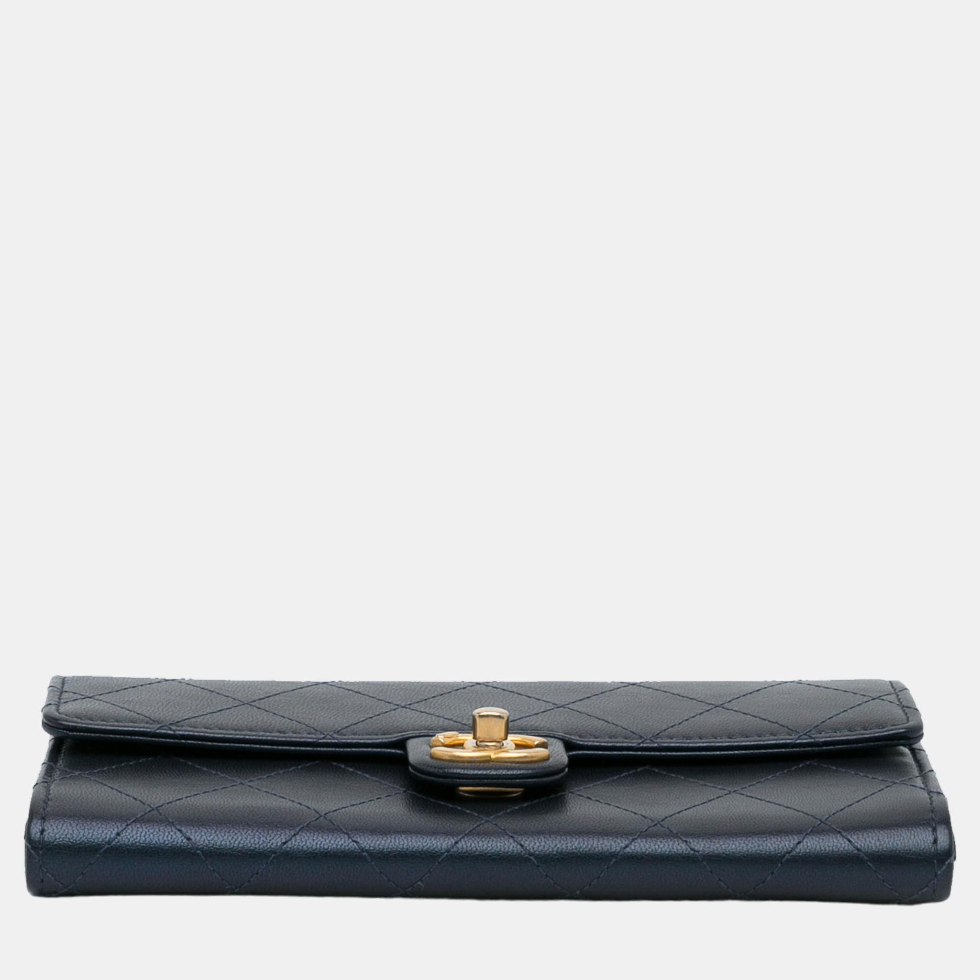 Chanel Navy Blue Chic Pearls Goatskin Wallet On Chain